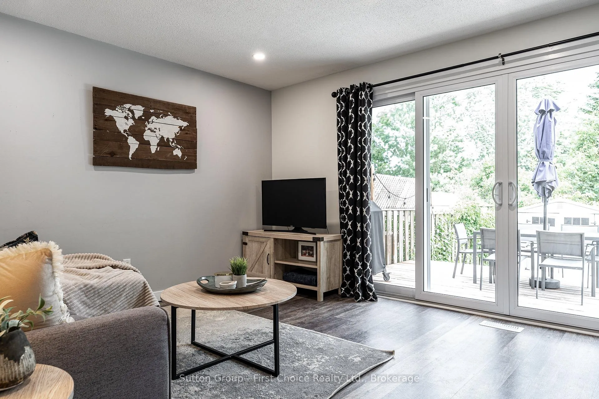 Photo 15 of 112 Kathryn Crescent, Stratford — HOMEH