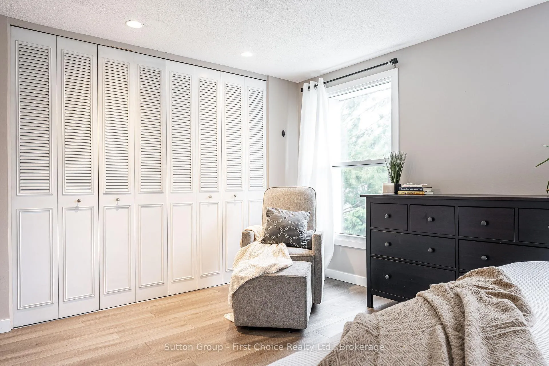 Photo 23 of 112 Kathryn Crescent, Stratford — HOMEH