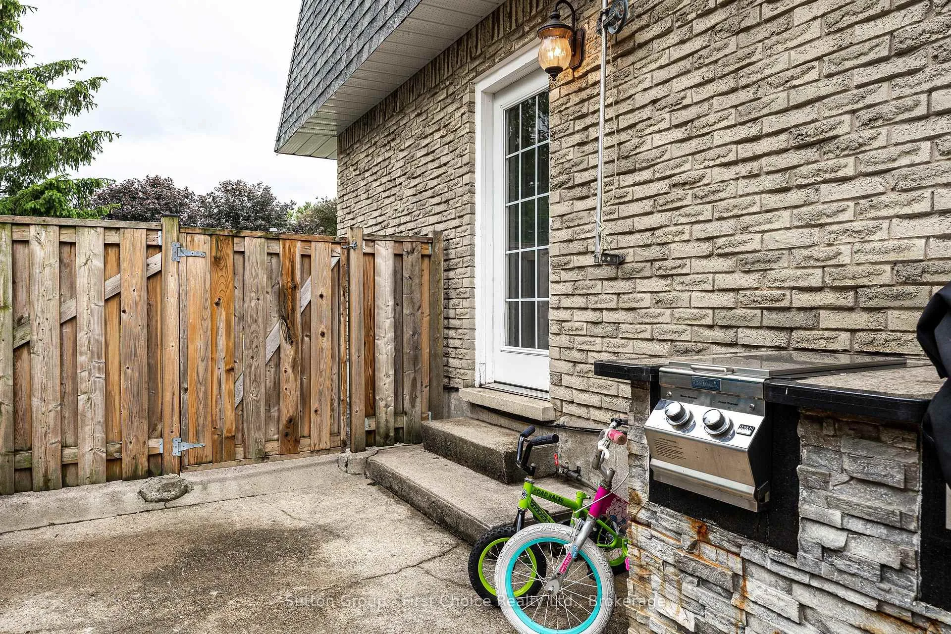 Photo 43 of 112 Kathryn Crescent, Stratford — HOMEH