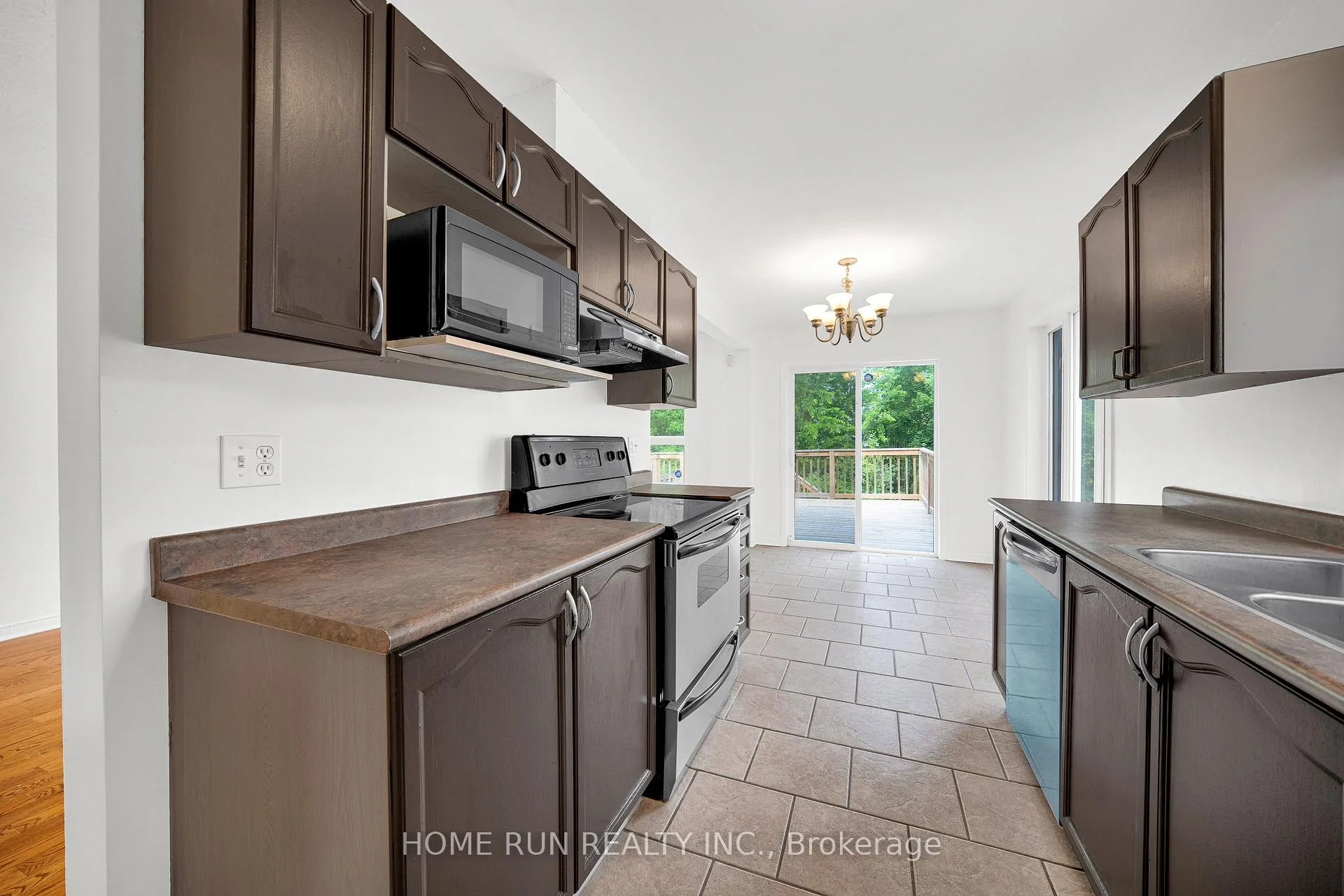 Photo 9 of 14 Cohen Avenue, Ottawa, Kanata - Katimavik — HOMEH