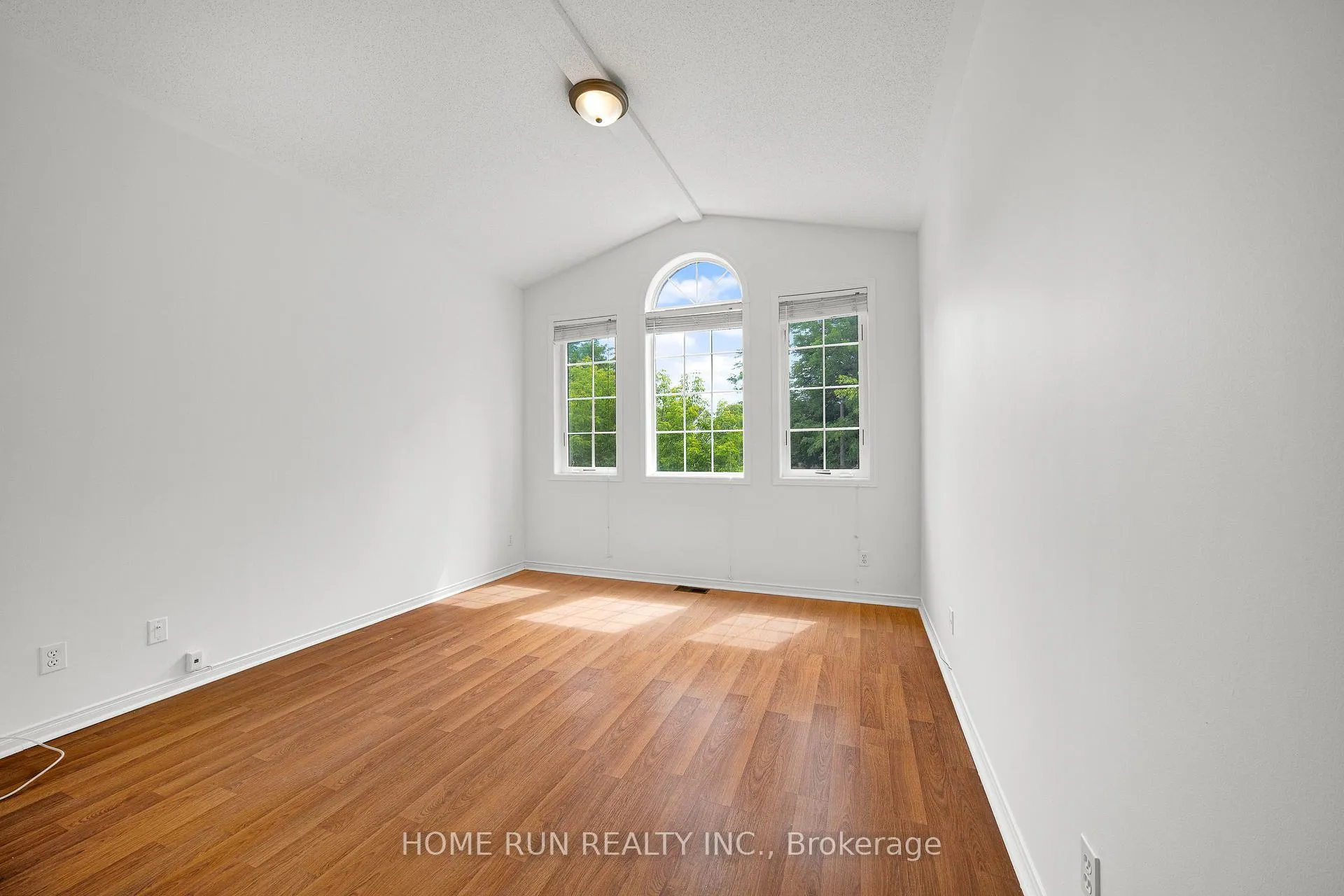 Photo 13 of 14 Cohen Avenue, Ottawa, Kanata - Katimavik — HOMEH