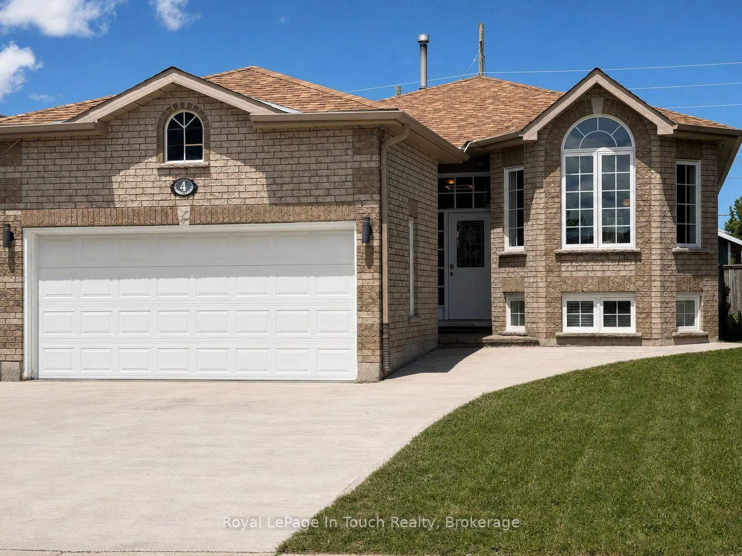 Photo 1 of 4 Danielle Crescent, Barrie, Painswick South — HOMEH