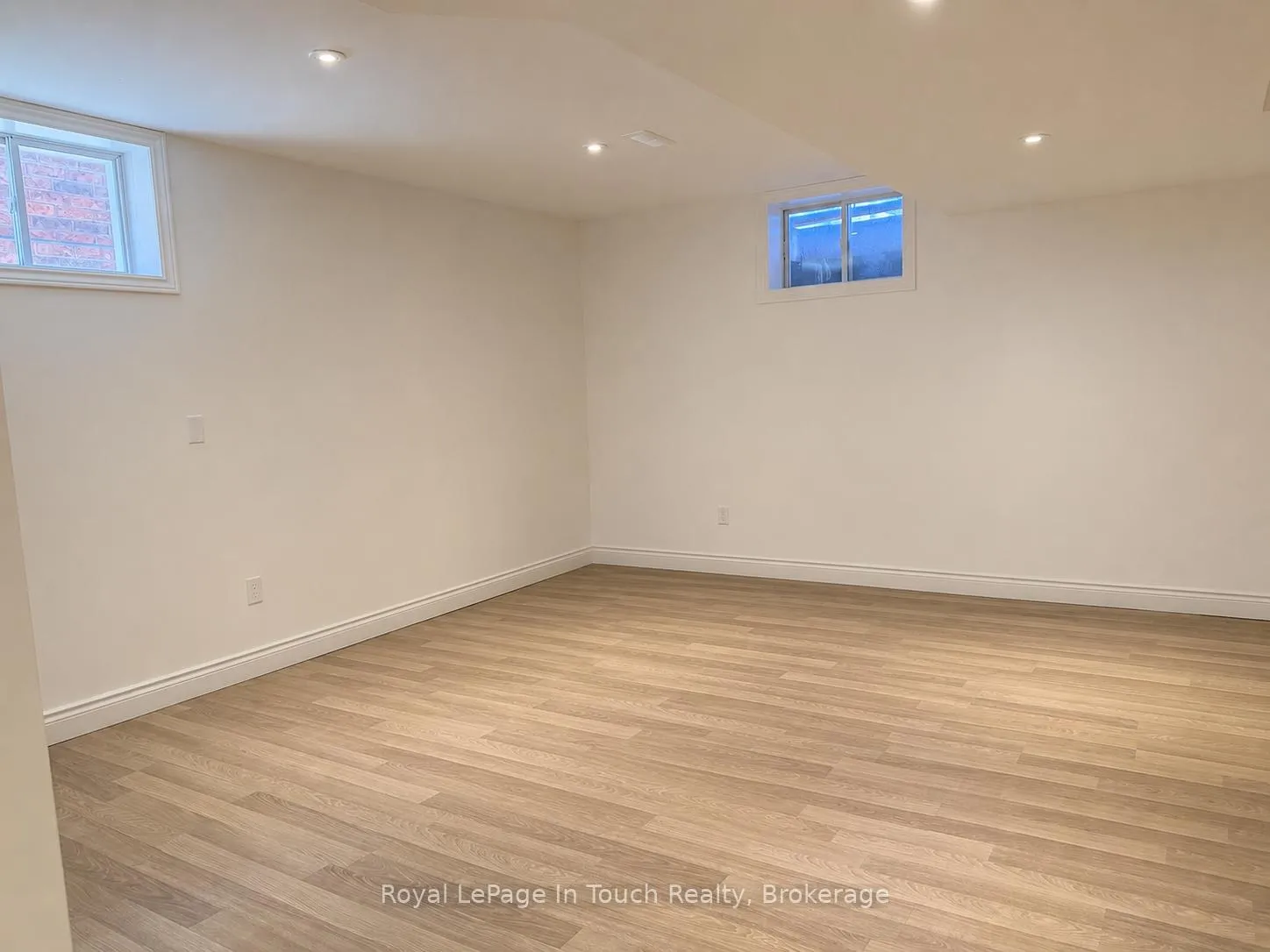 Photo 6 of 4 Danielle Crescent, Barrie, Painswick South — HOMEH
