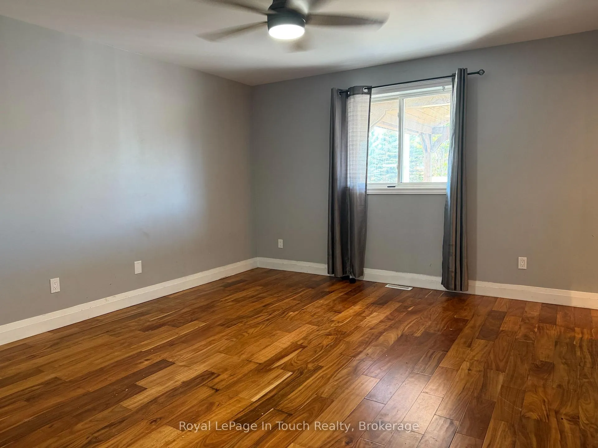 Photo 9 of 4 Danielle Crescent, Barrie, Painswick South — HOMEH