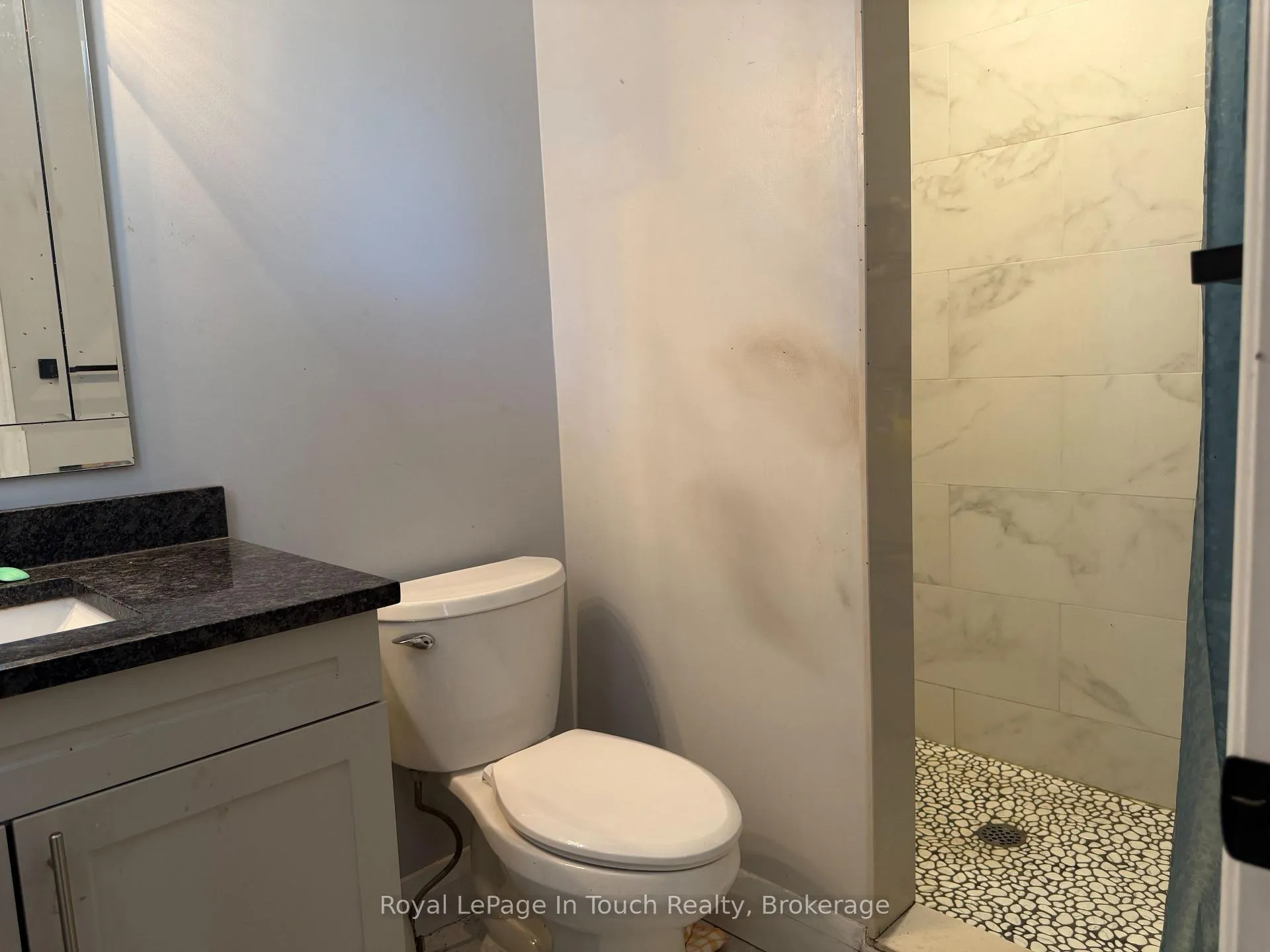 Photo 10 of 4 Danielle Crescent, Barrie, Painswick South — HOMEH