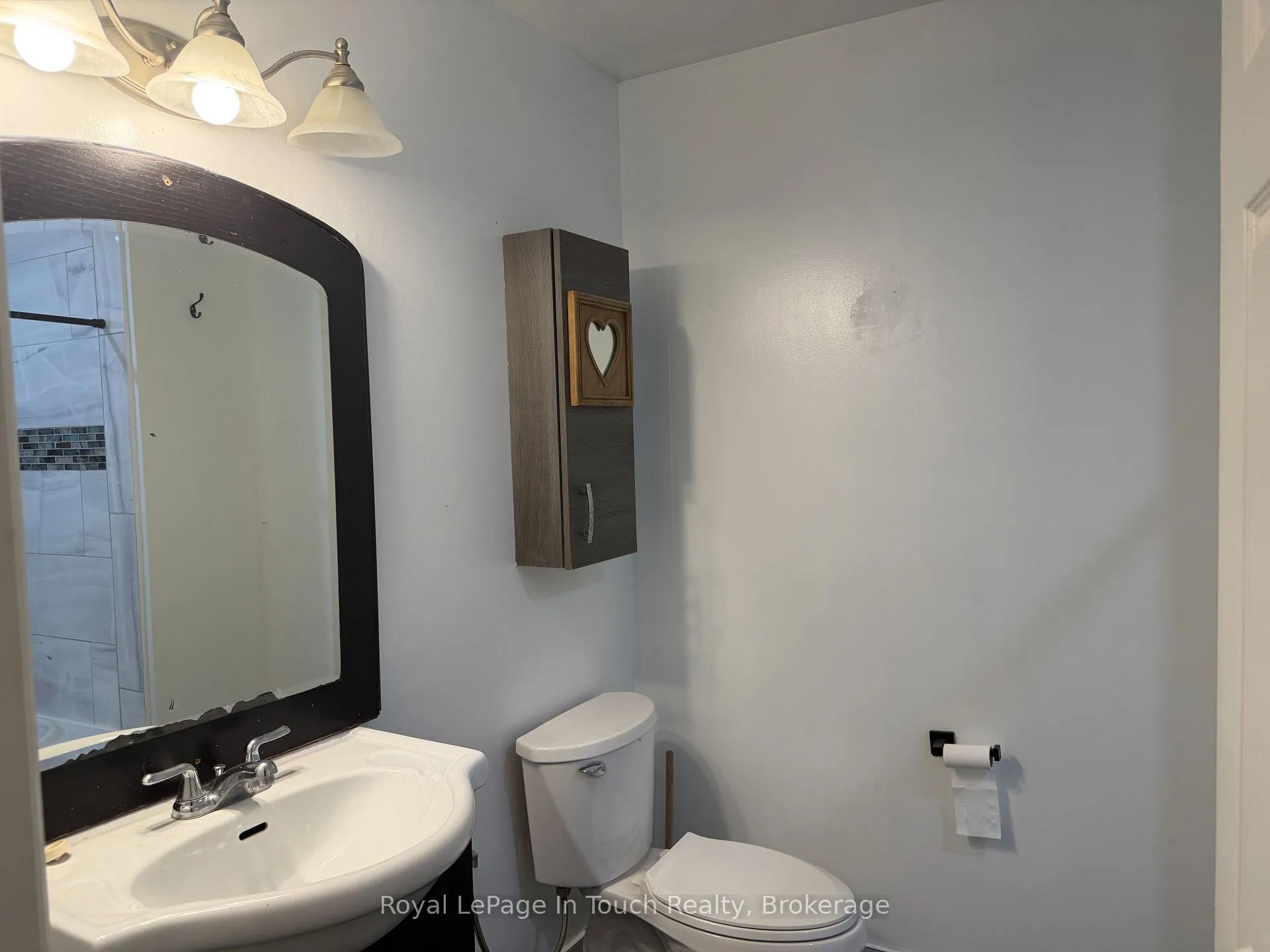 Photo 12 of 4 Danielle Crescent, Barrie, Painswick South — HOMEH