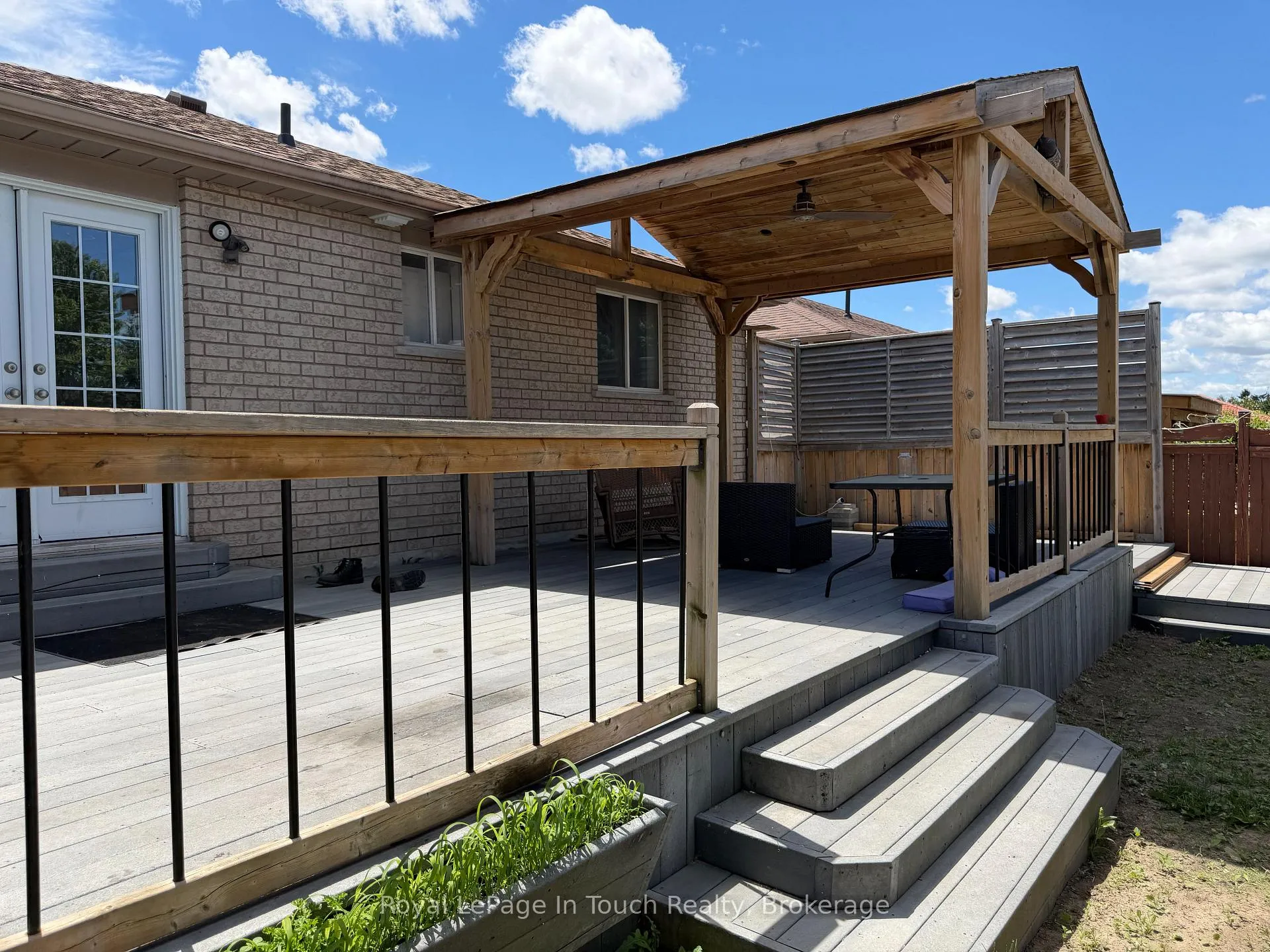 Photo 15 of 4 Danielle Crescent, Barrie, Painswick South — HOMEH