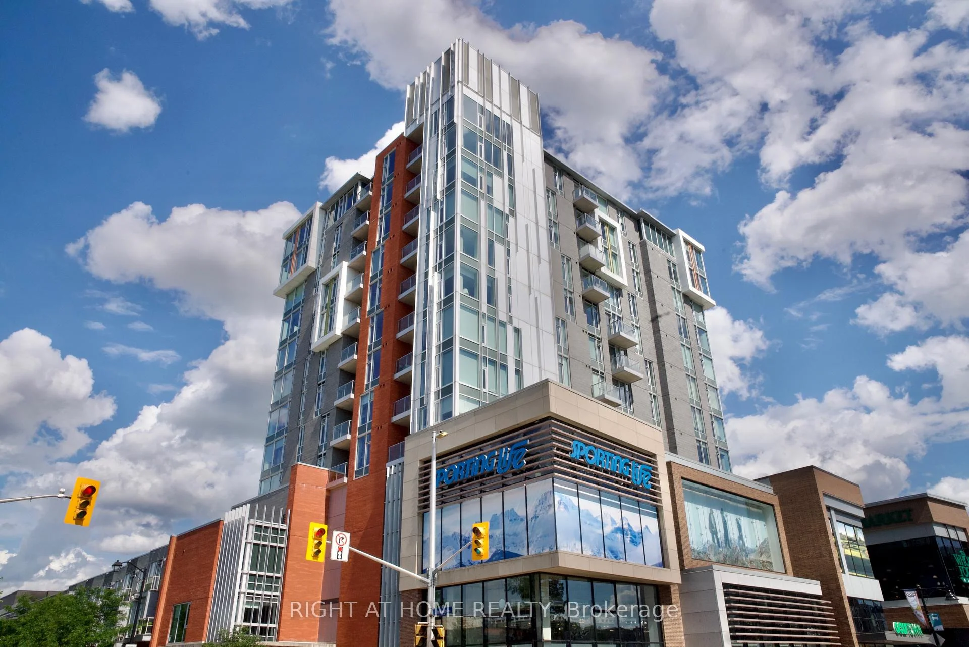 Photo of Unit 708, 118 Holmwood Avenue