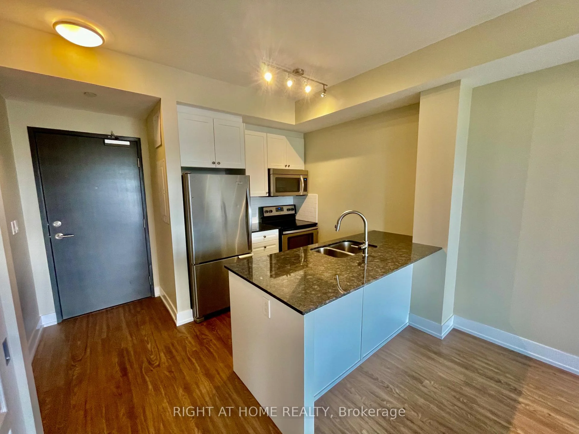 Photo 11 of Unit 708, 118 Holmwood Avenue, Ottawa, Glebe — HOMEH