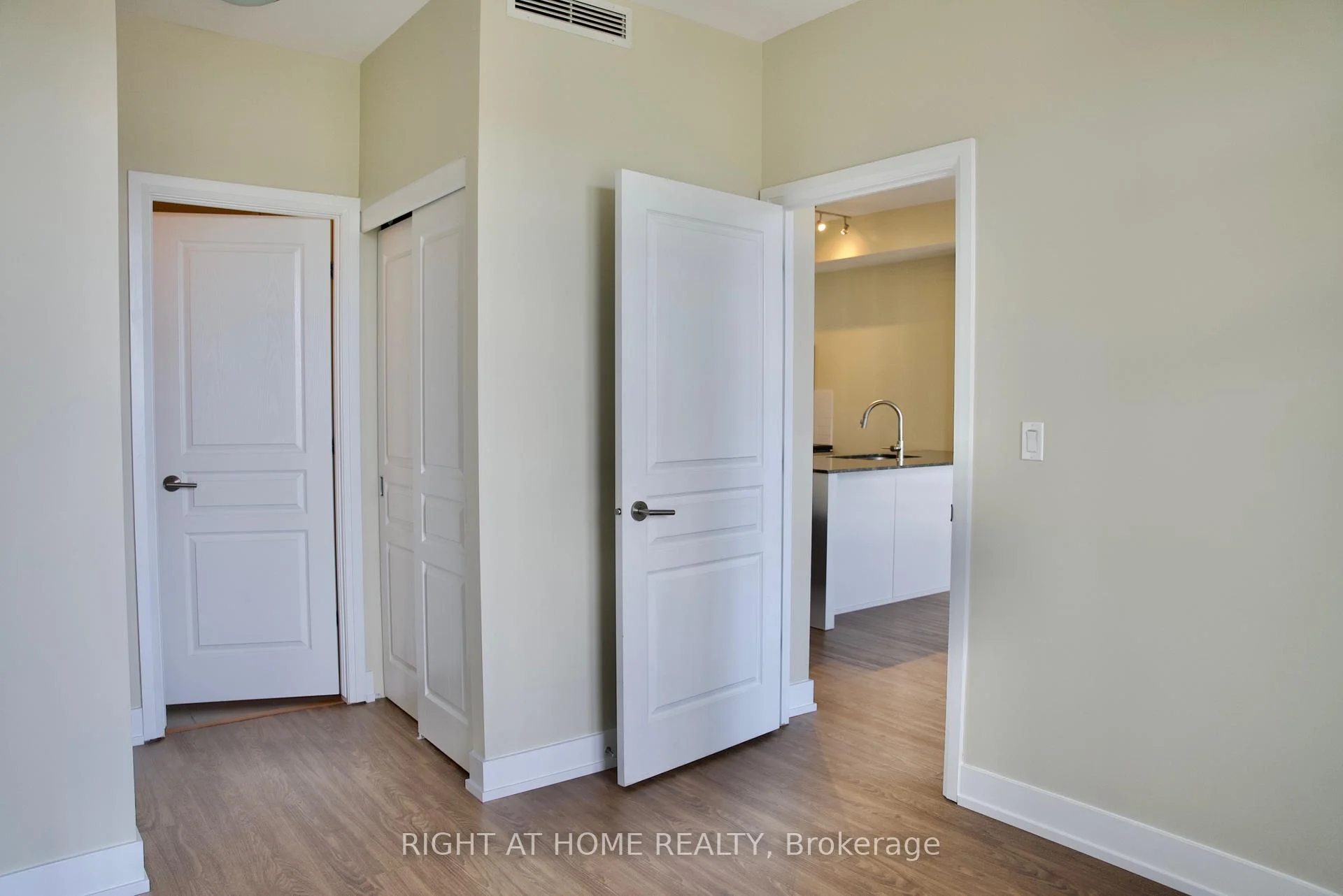 Photo 57 of Unit 708, 118 Holmwood Avenue, Ottawa, Glebe — HOMEH