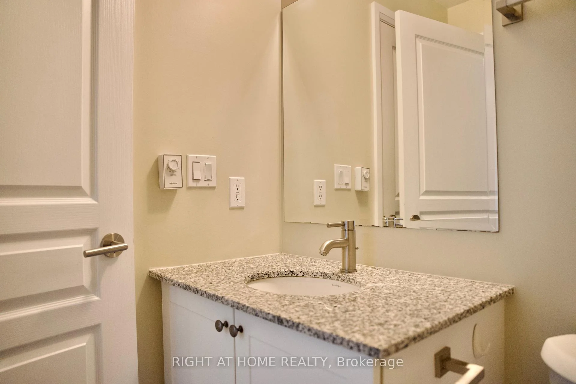 Photo 63 of Unit 708, 118 Holmwood Avenue, Ottawa, Glebe — HOMEH