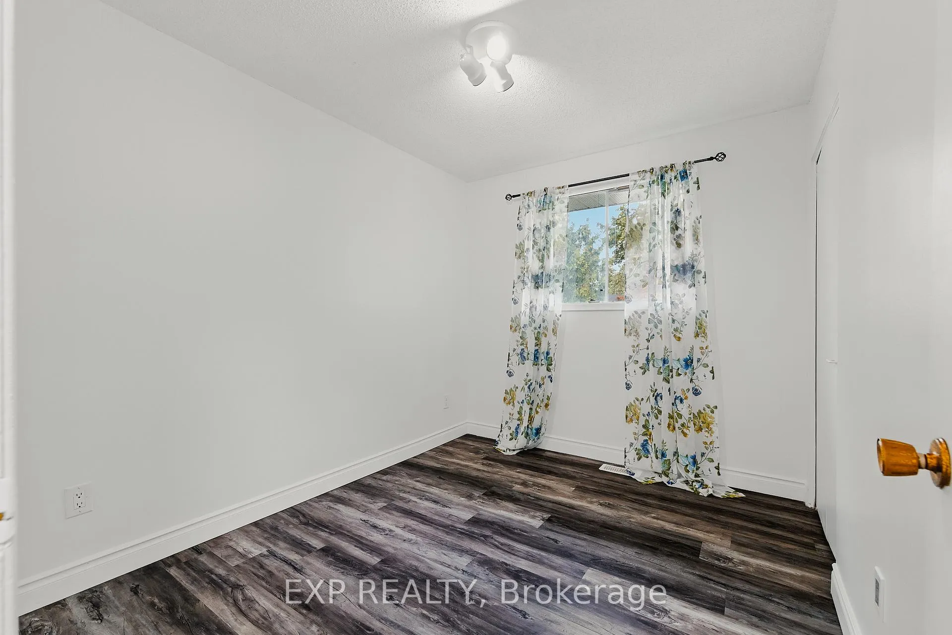 Photo 9 of 310 Southill Drive, Kitchener, Chicopee/Freeport — HOMEH