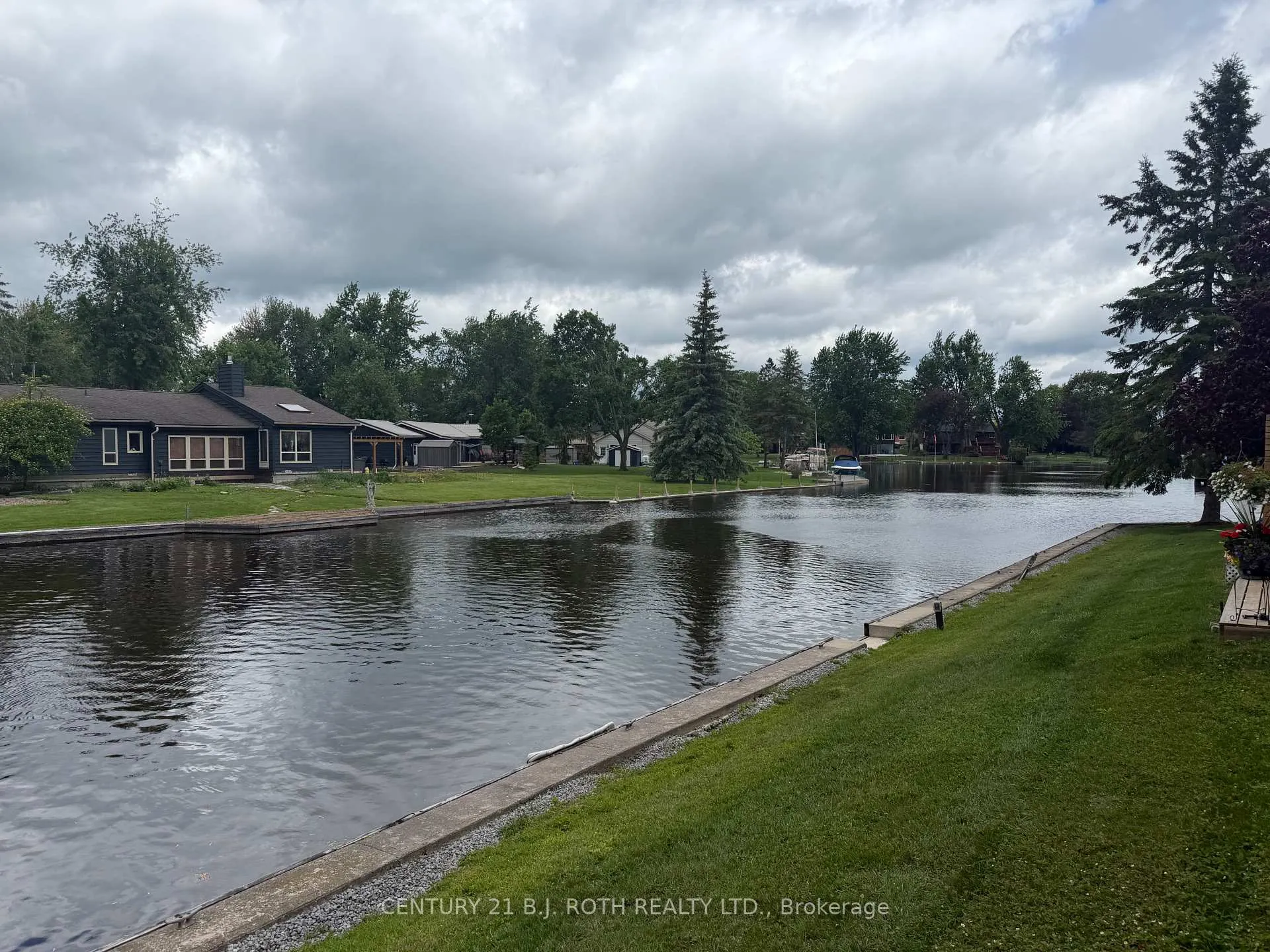 Photo 20 of Unit 2, 2 Laguna Parkway, Ramara, Brechin — HOMEH