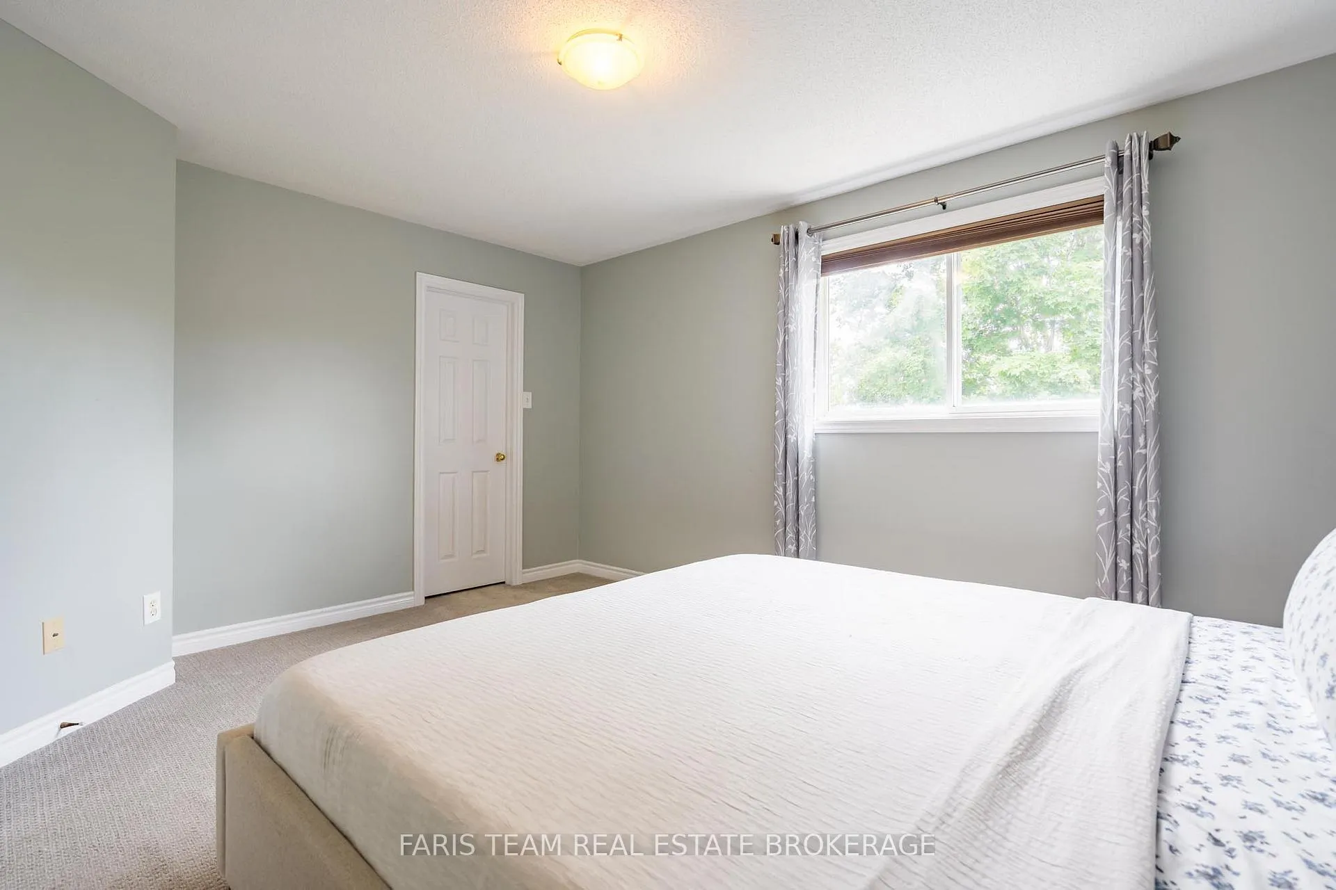Photo 17 of 54 Bird Street, Barrie, Edgehill Drive — HOMEH