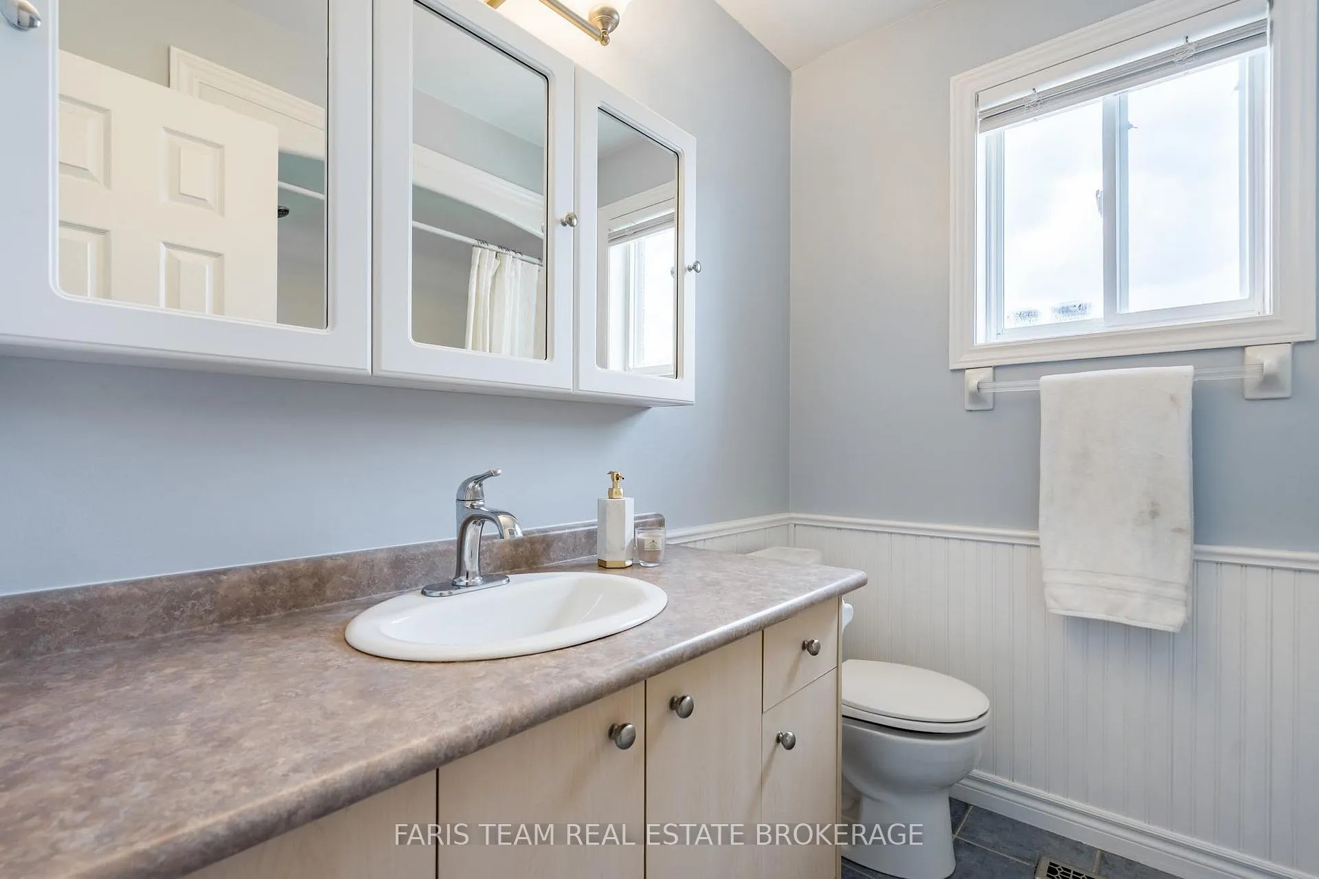 Photo 20 of 54 Bird Street, Barrie, Edgehill Drive — HOMEH
