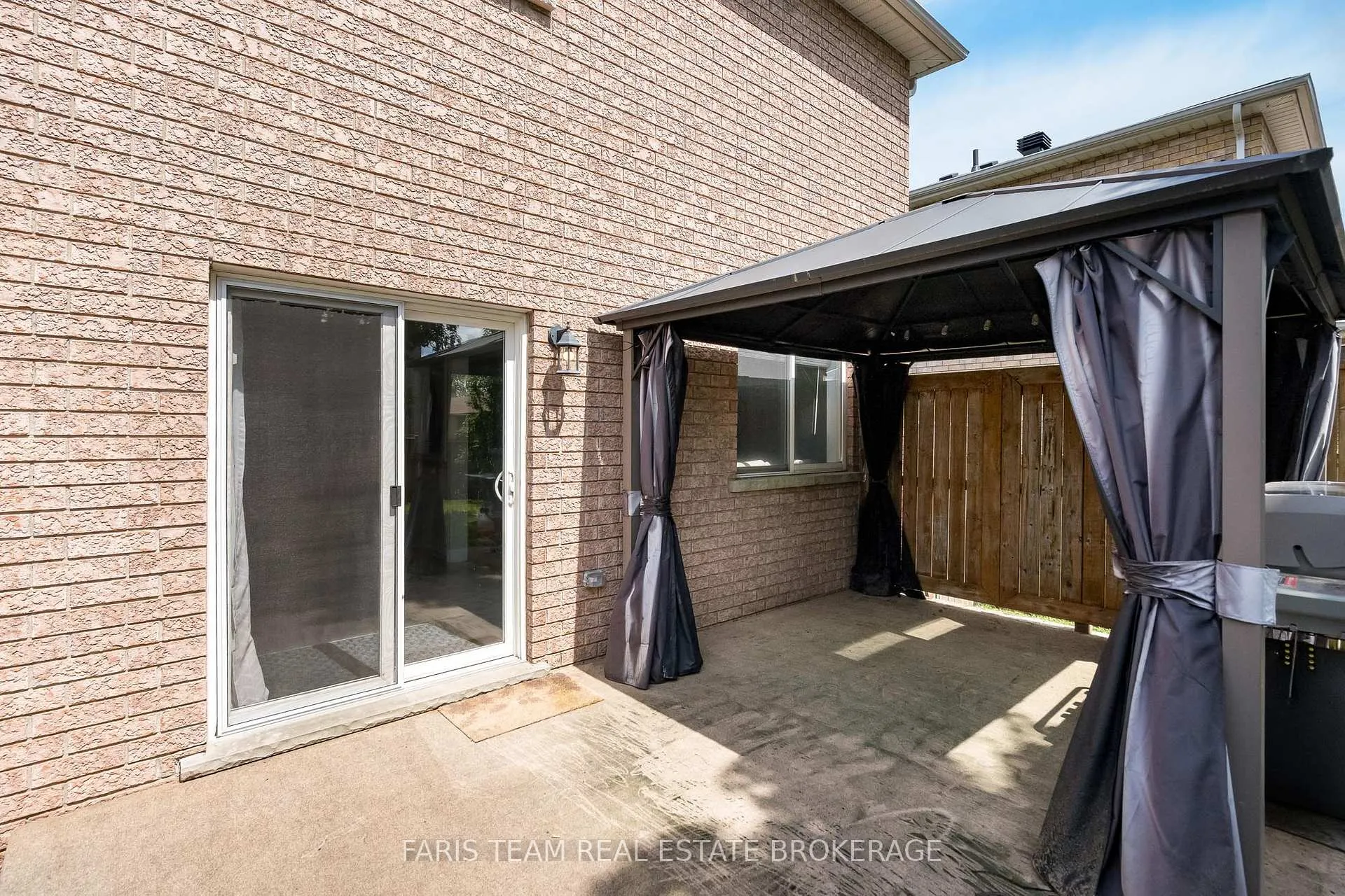 Photo 24 of 54 Bird Street, Barrie, Edgehill Drive — HOMEH