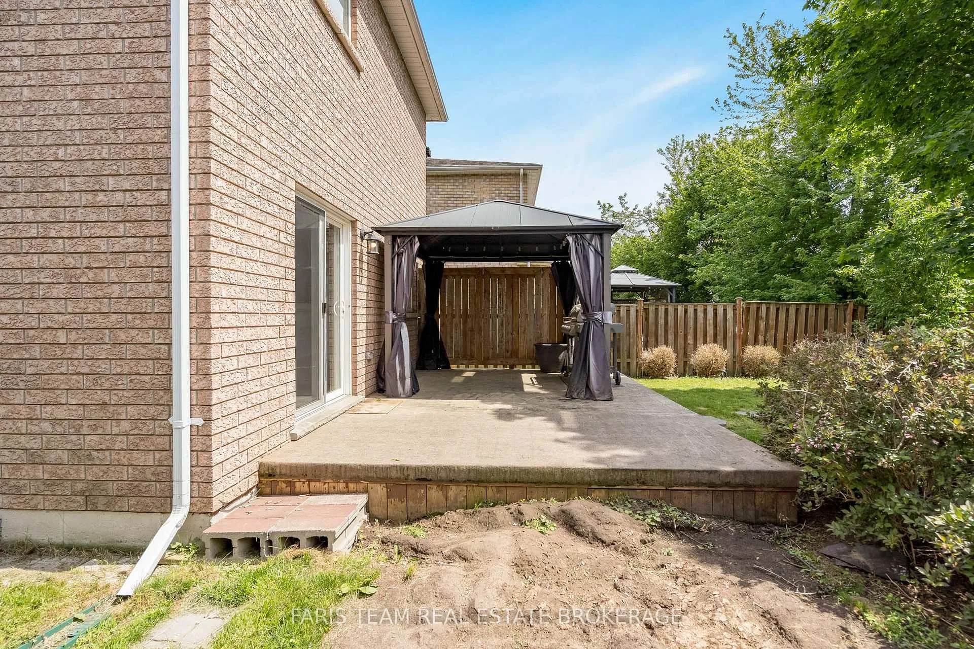 Photo 26 of 54 Bird Street, Barrie, Edgehill Drive — HOMEH