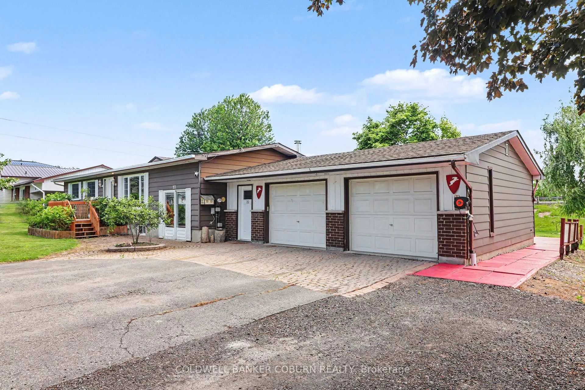 Photo 2 of 22 Thompson Road, North Dundas, Chesterville — HOMEH