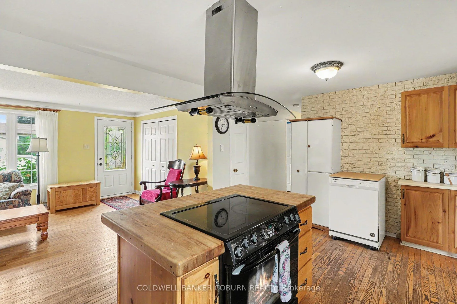 Photo 10 of 22 Thompson Road, North Dundas, Chesterville — HOMEH