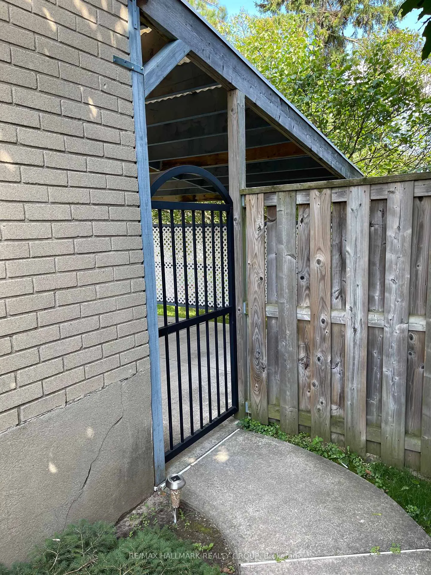 Photo 2 of 88 Hillcrest Drive, Brockville, Brockville — HOMEH