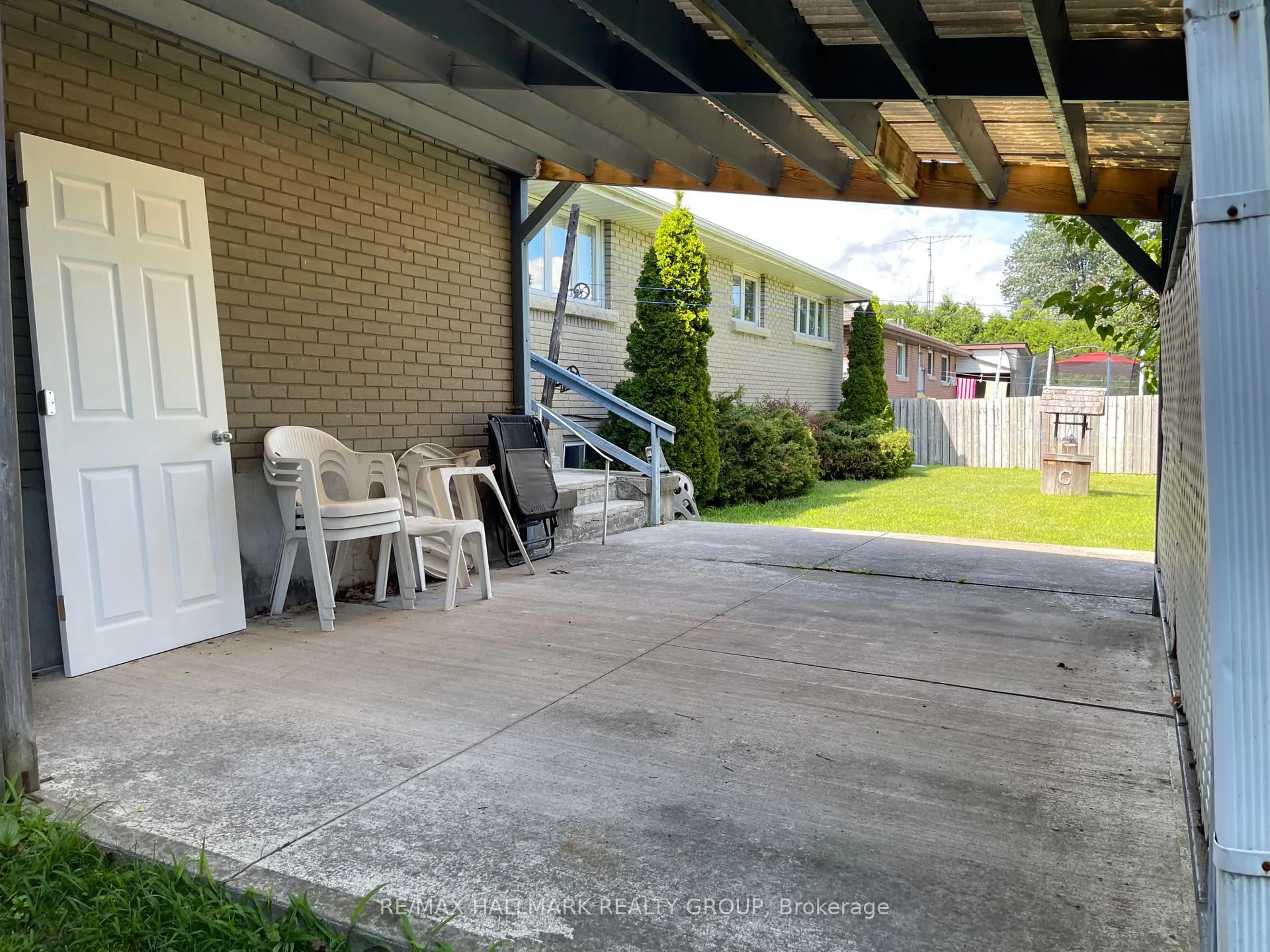 Photo 3 of 88 Hillcrest Drive, Brockville, Brockville — HOMEH