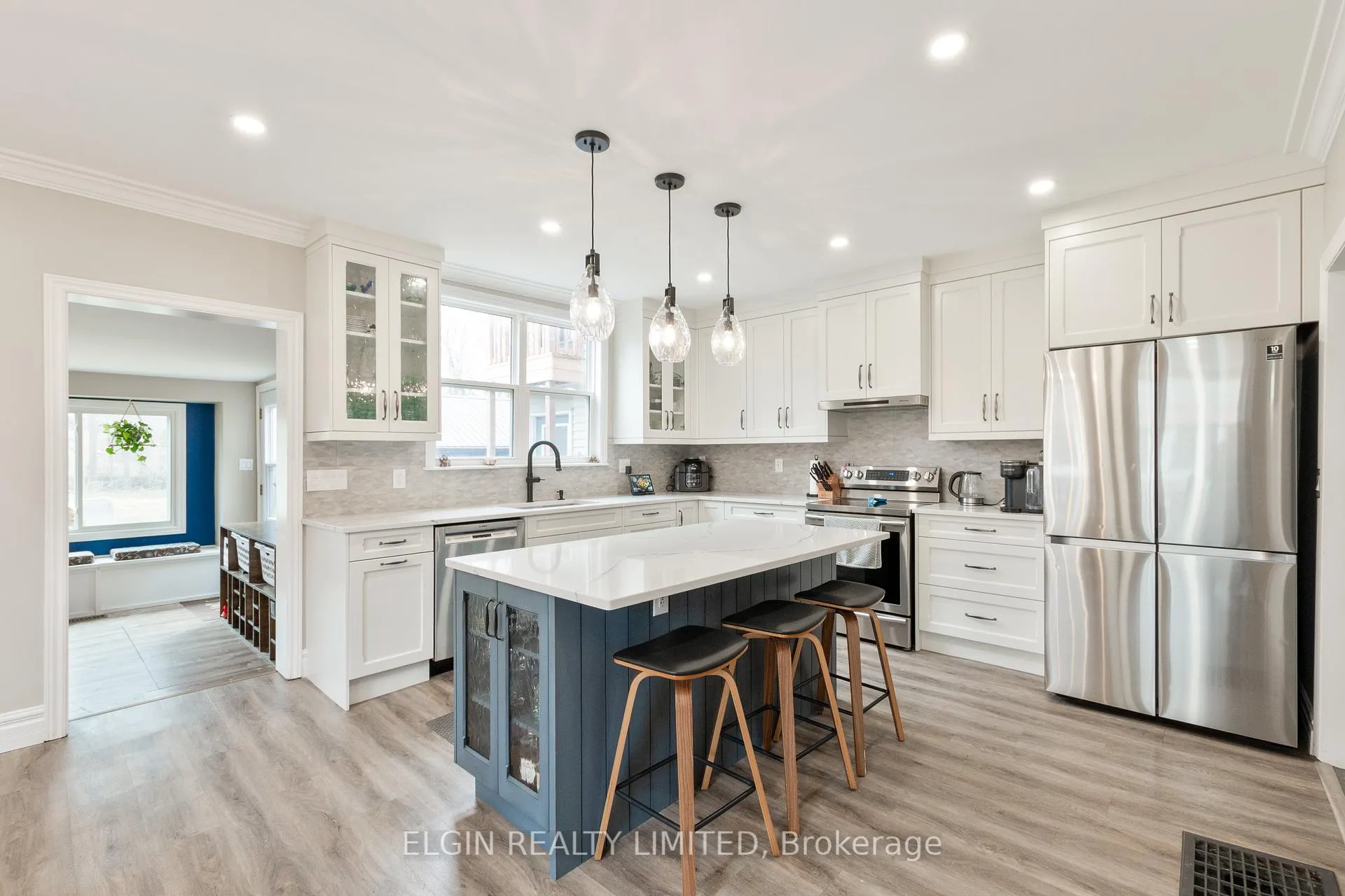 Photo 16 of 219 Sunset Drive, St. Thomas — HOMEH