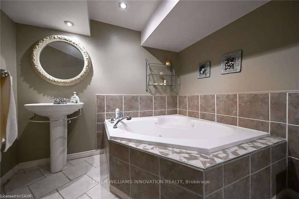 Photo 30 of 8 Buss Court, Thorold, Confederation Heights — HOMEH