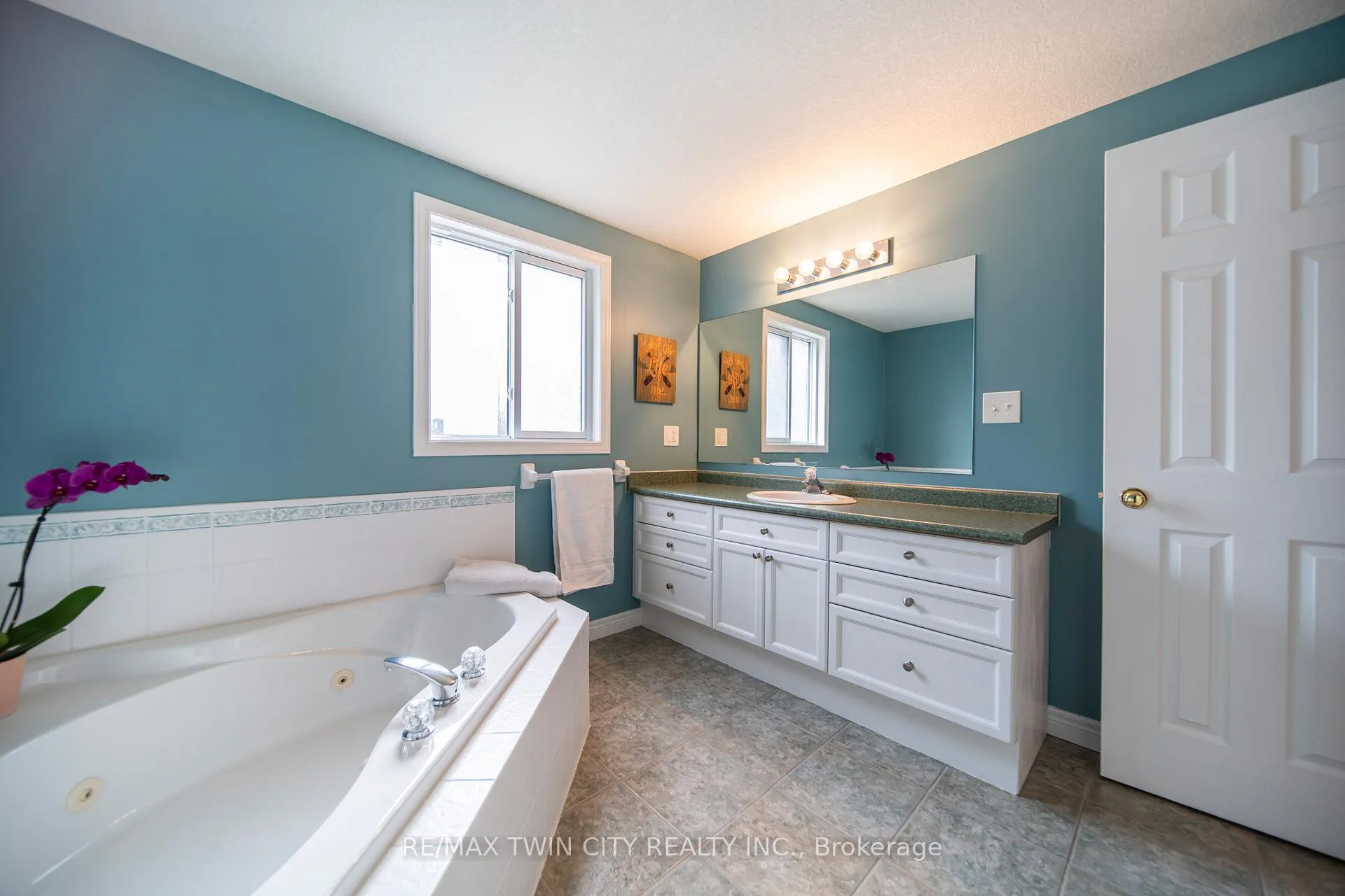 Photo 29 of 12 Stiefelmeyer Crescent, Wilmot — HOMEH