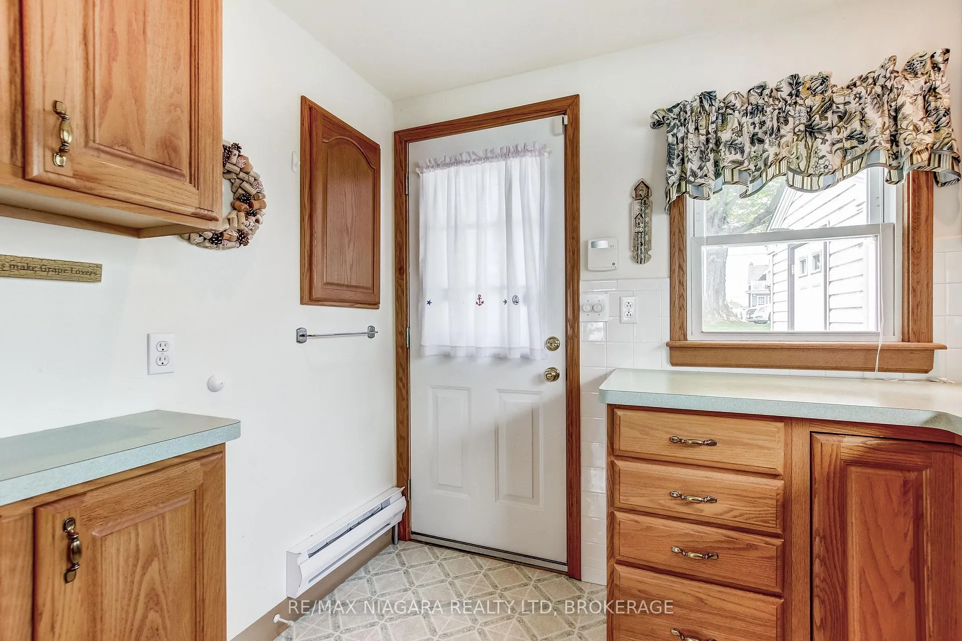 Photo 10 of 12893 Old Lakeshore Road, Wainfleet, Lakeshore — HOMEH