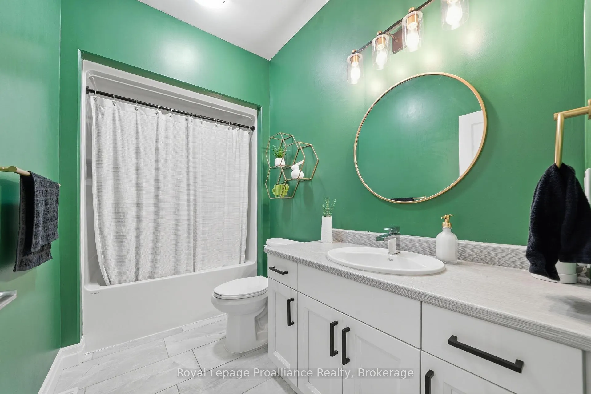 Photo 7 of 5 Bel Air Crescent, Quinte West, Murray Ward — HOMEH