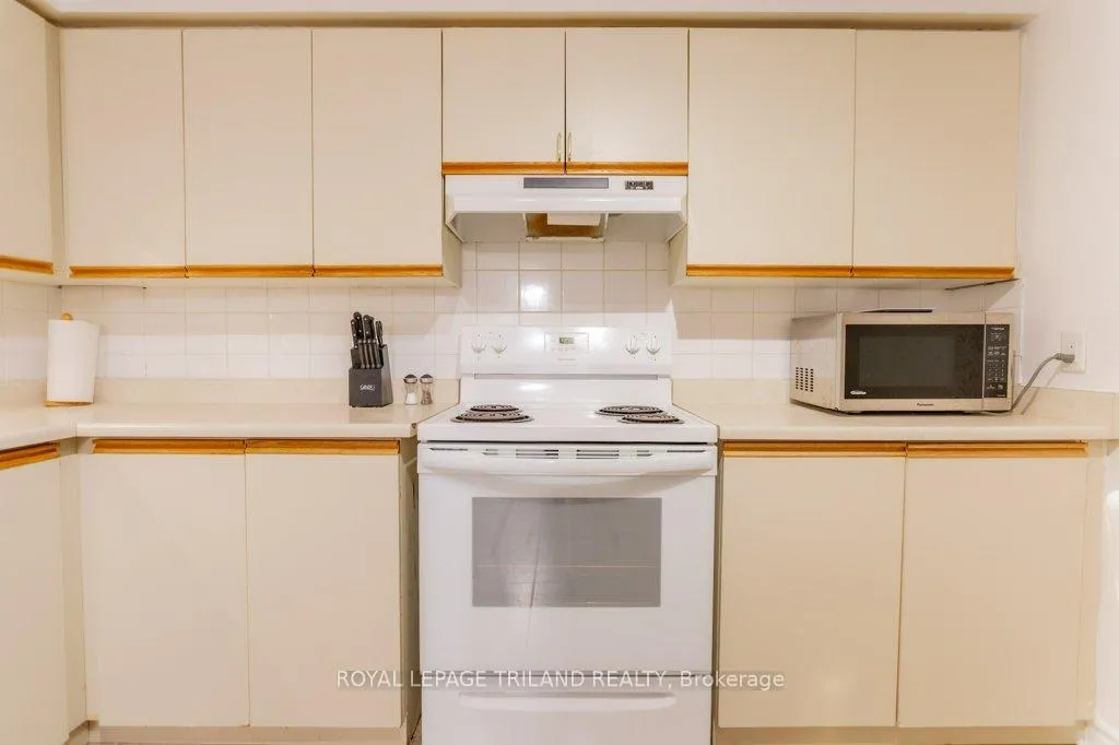 Photo 16 of Unit 1002, 55 Green Valley Drive, Kitchener, Pioneer Park — HOMEH