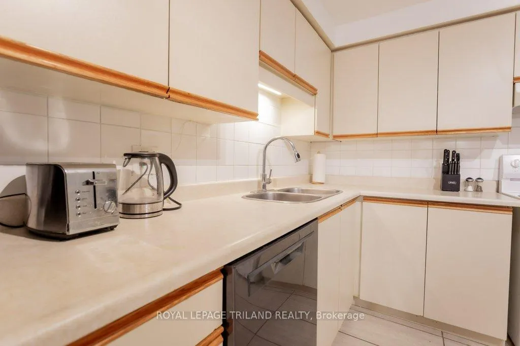 Photo 17 of Unit 1002, 55 Green Valley Drive, Kitchener, Pioneer Park — HOMEH