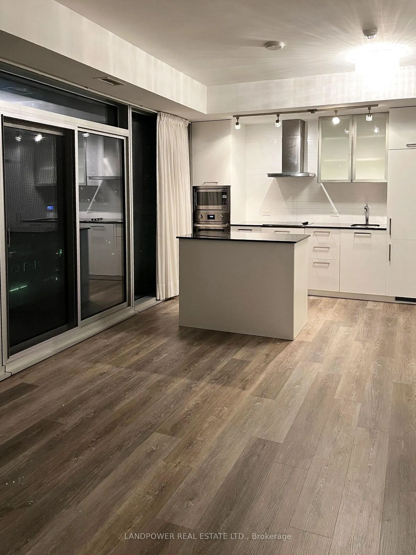 Photo 2 of Unit 1010, 12 York Street, Toronto, Waterfront Communities — HOMEH
