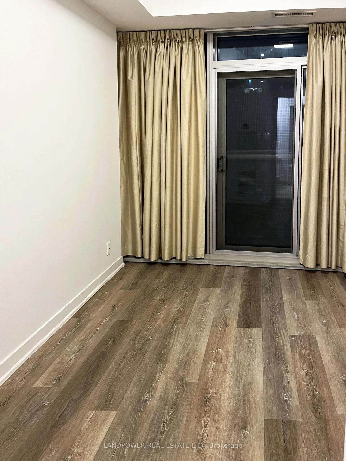 Photo 4 of Unit 1010, 12 York Street, Toronto, Waterfront Communities — HOMEH