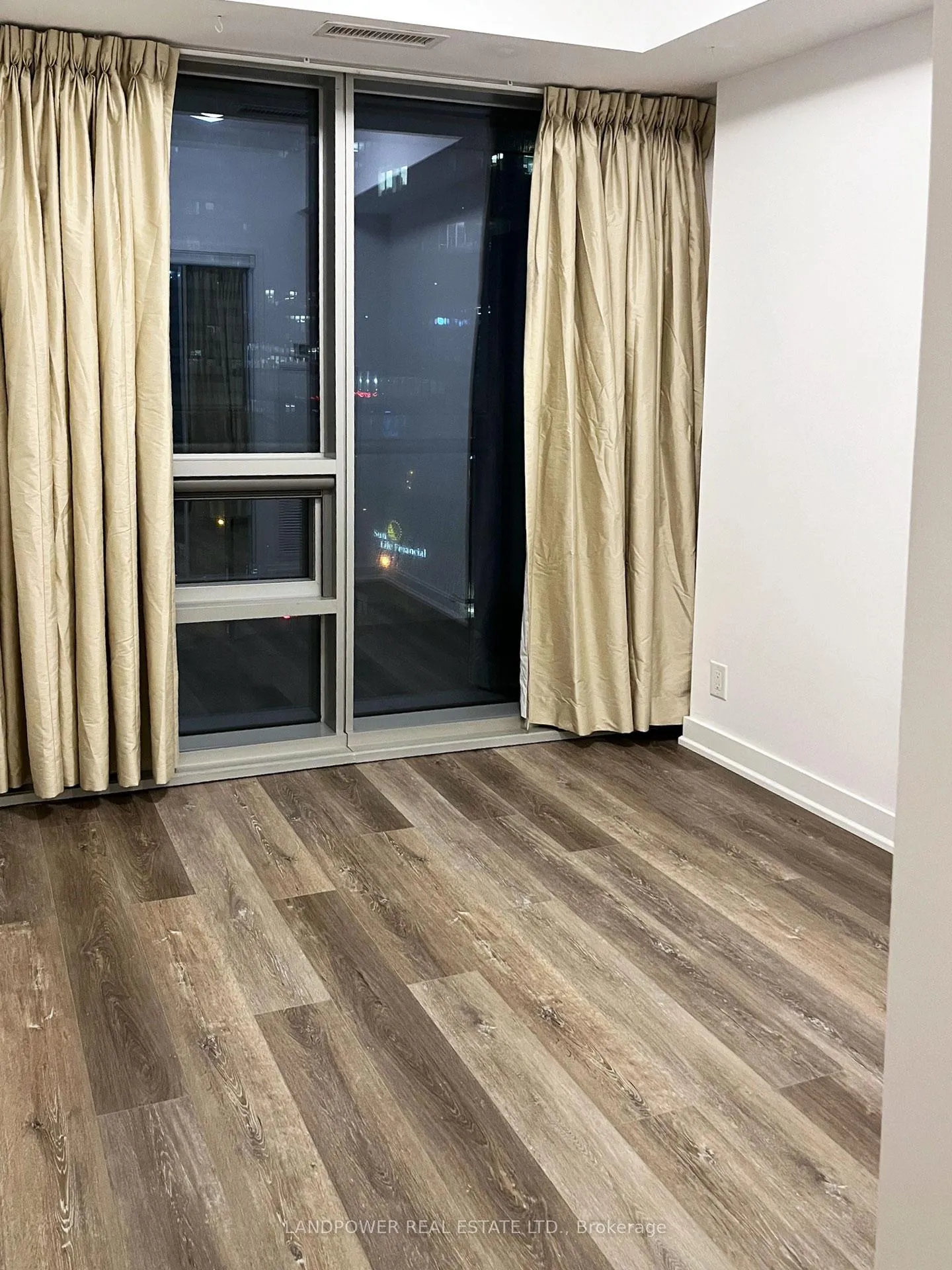 Photo 5 of Unit 1010, 12 York Street, Toronto, Waterfront Communities — HOMEH
