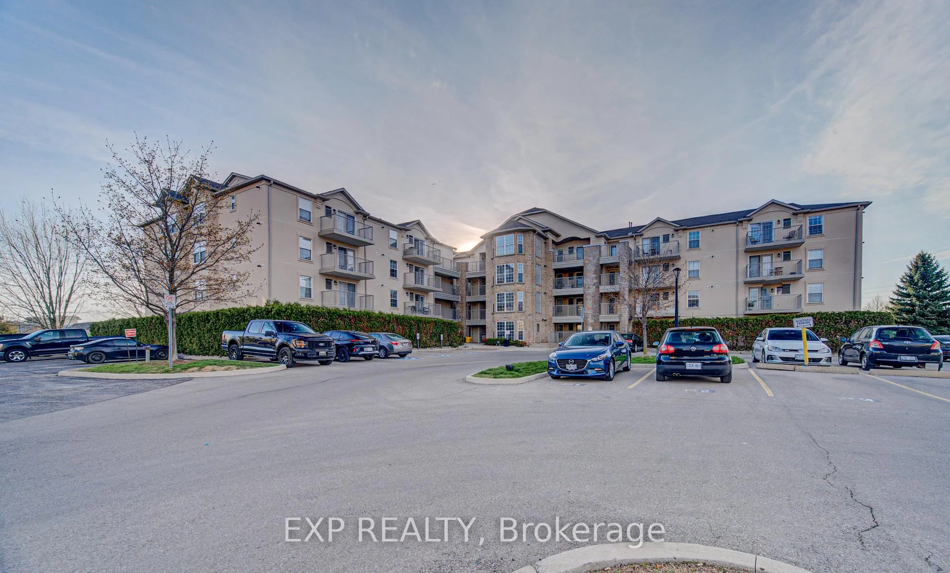 Photo 3 of Unit 106, 1490 Bishops Gate, Oakville, Glen Abbey — HOMEH