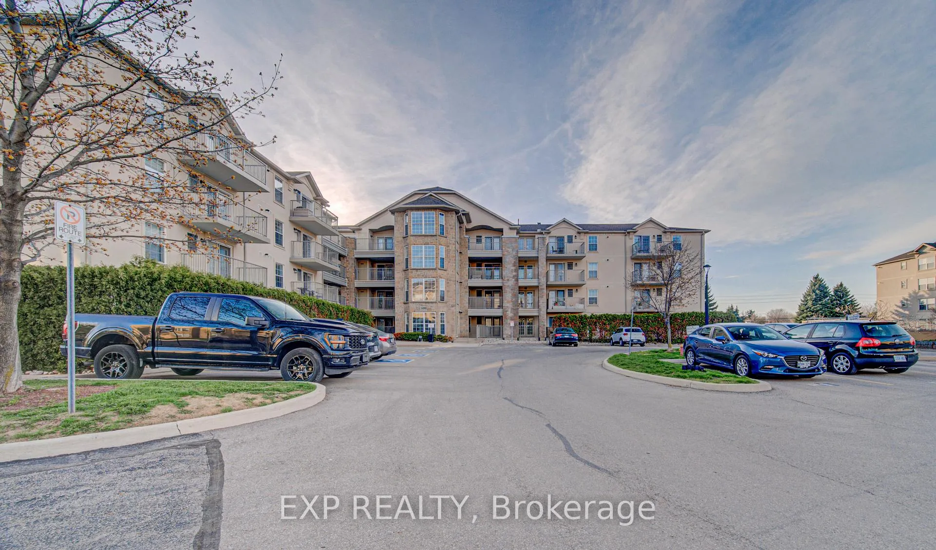 Photo 4 of Unit 106, 1490 Bishops Gate, Oakville, Glen Abbey — HOMEH