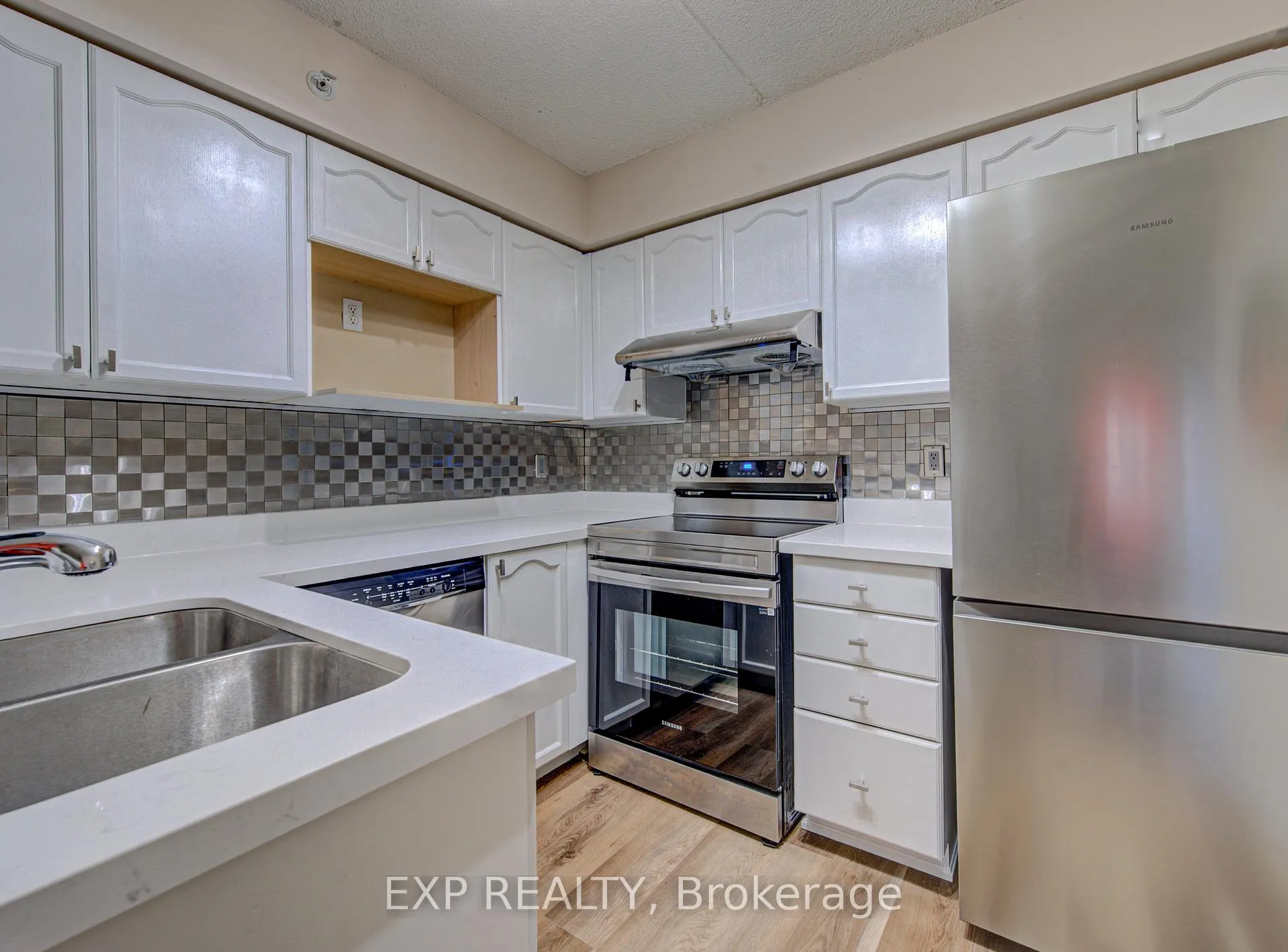 Photo 10 of Unit 106, 1490 Bishops Gate, Oakville, Glen Abbey — HOMEH