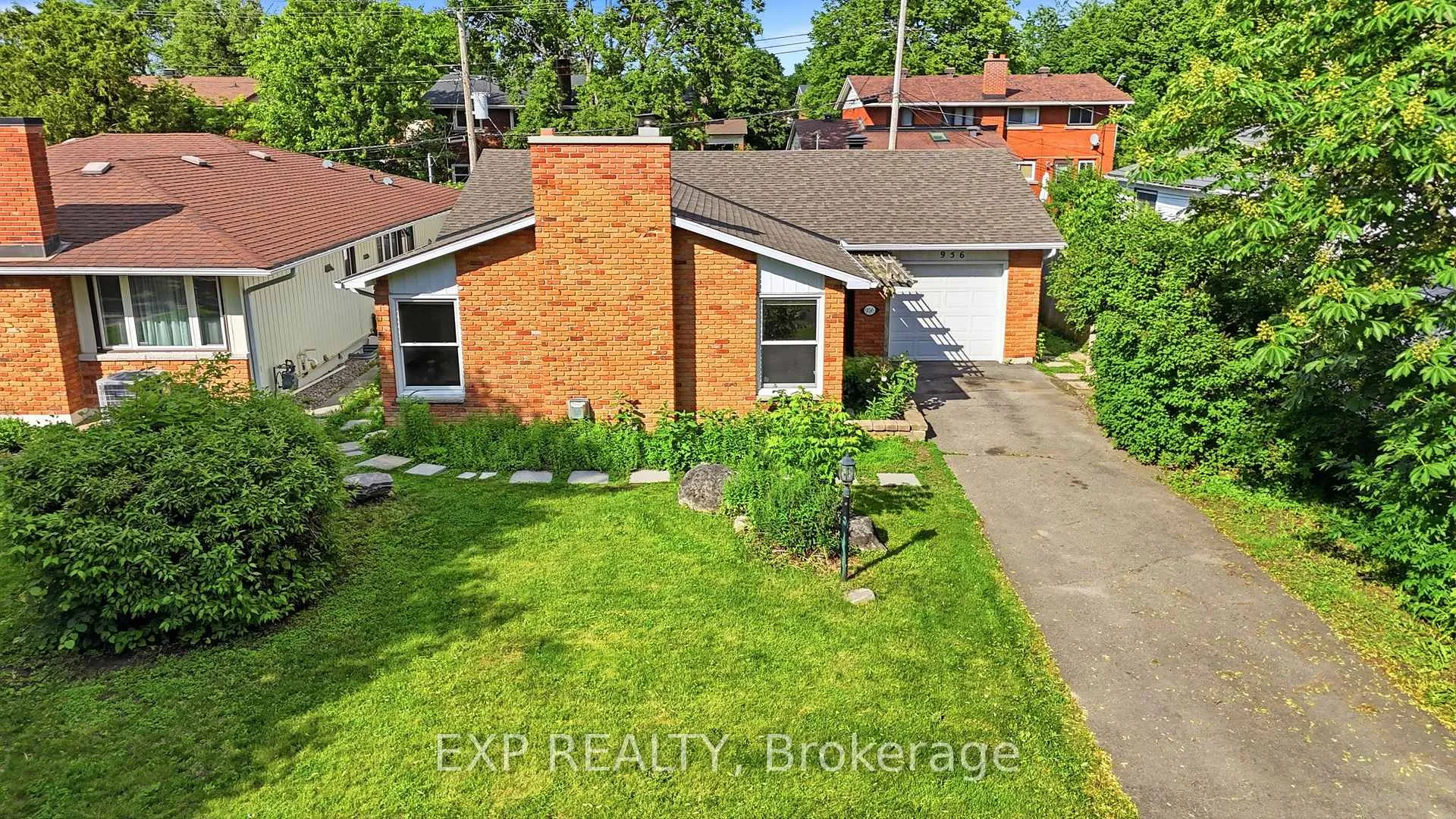 Photo 2 of 956 Gold Crescent, Ottawa, Queensway Terrace North — HOMEH
