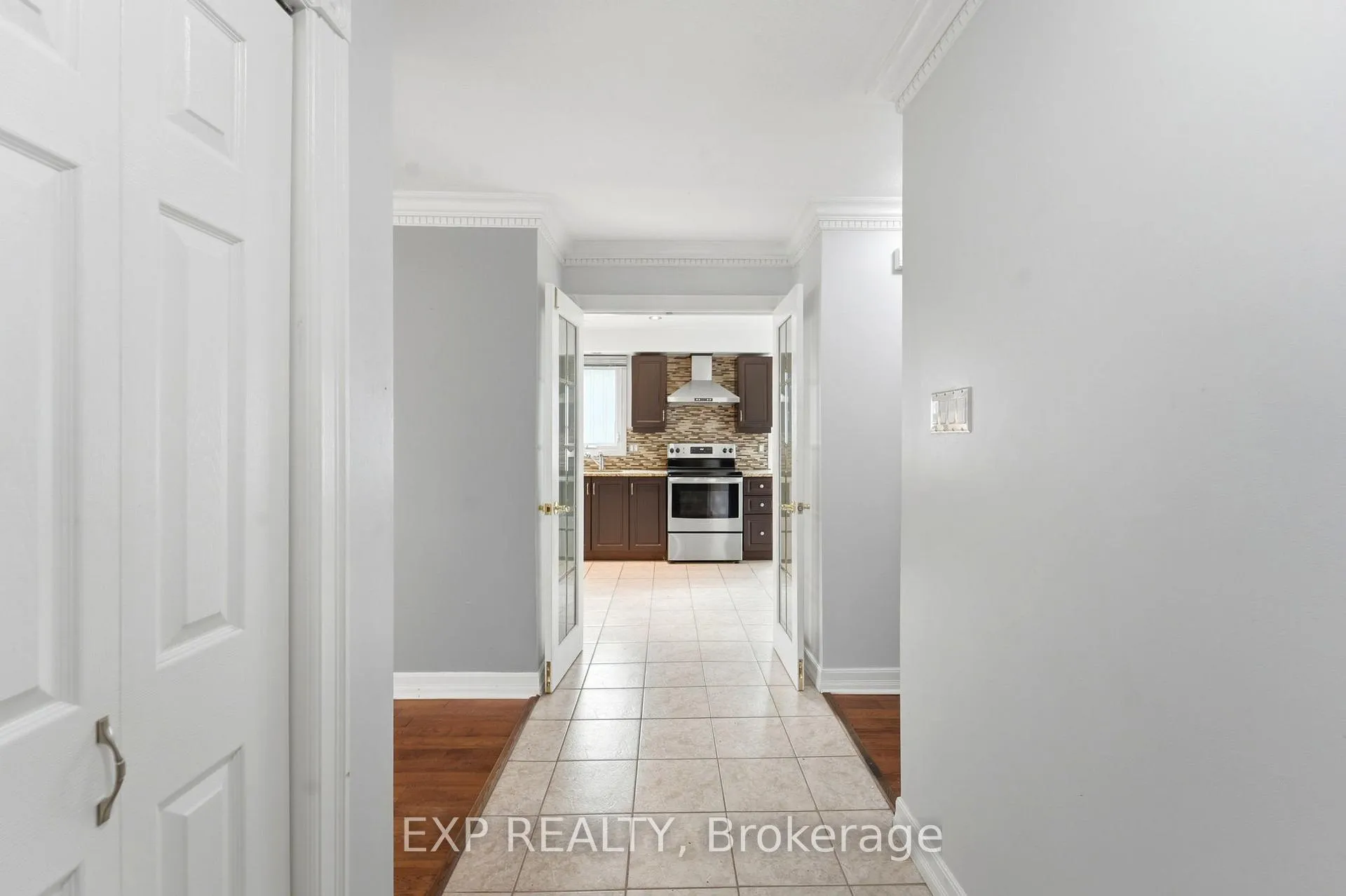 Photo 4 of 956 Gold Crescent, Ottawa, Queensway Terrace North — HOMEH