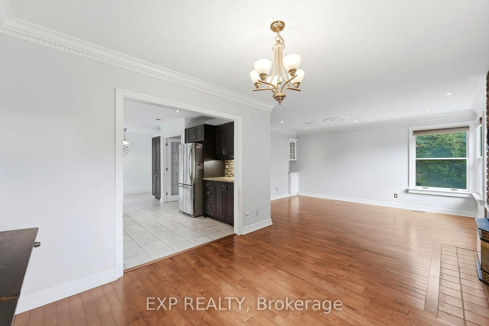 Photo 7 of 956 Gold Crescent, Ottawa, Queensway Terrace North — HOMEH