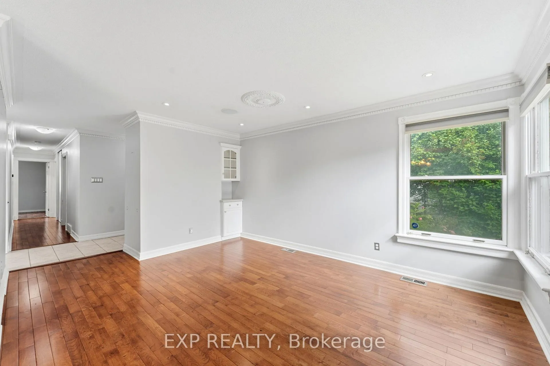 Photo 8 of 956 Gold Crescent, Ottawa, Queensway Terrace North — HOMEH