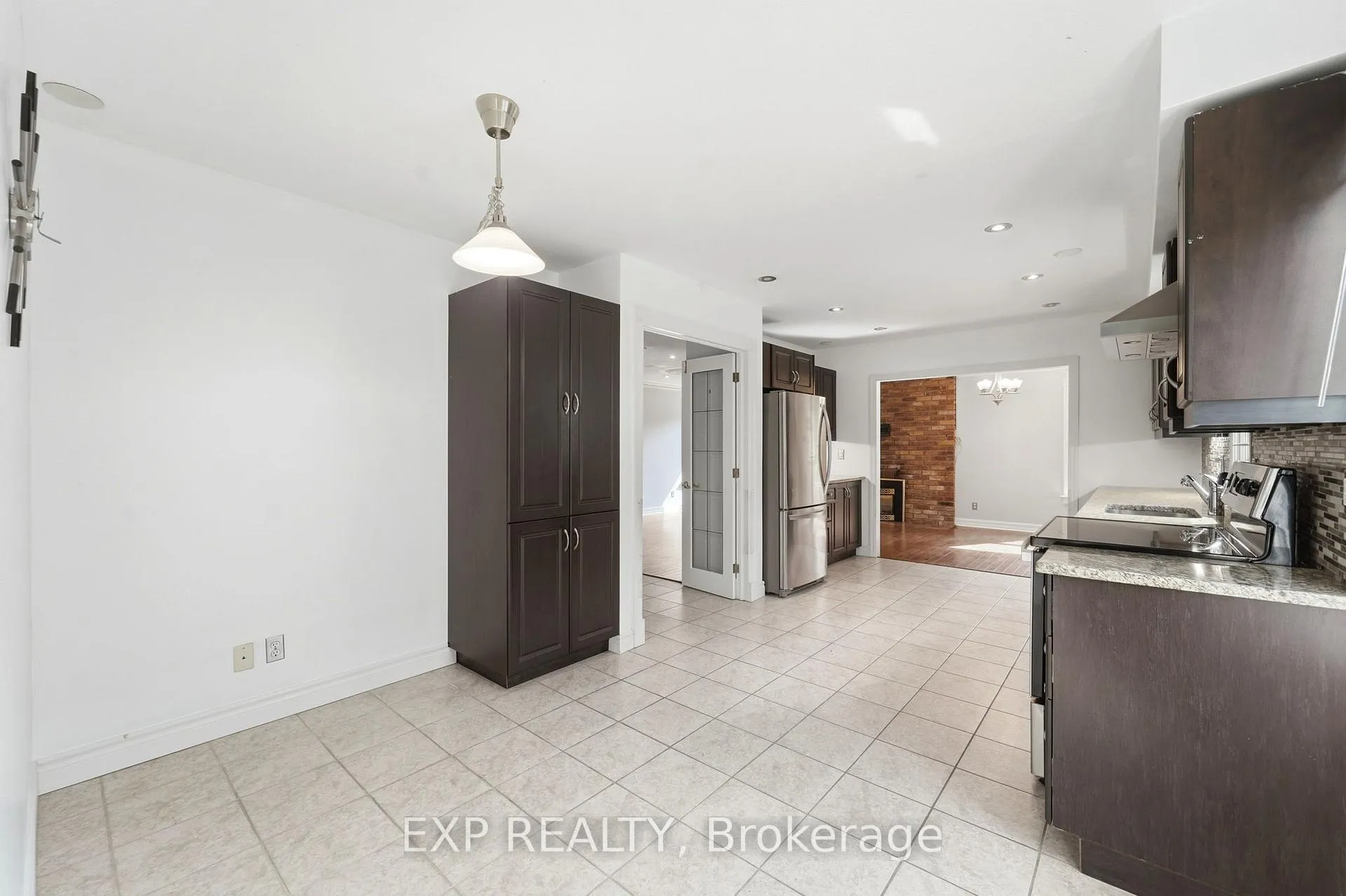 Photo 10 of 956 Gold Crescent, Ottawa, Queensway Terrace North — HOMEH