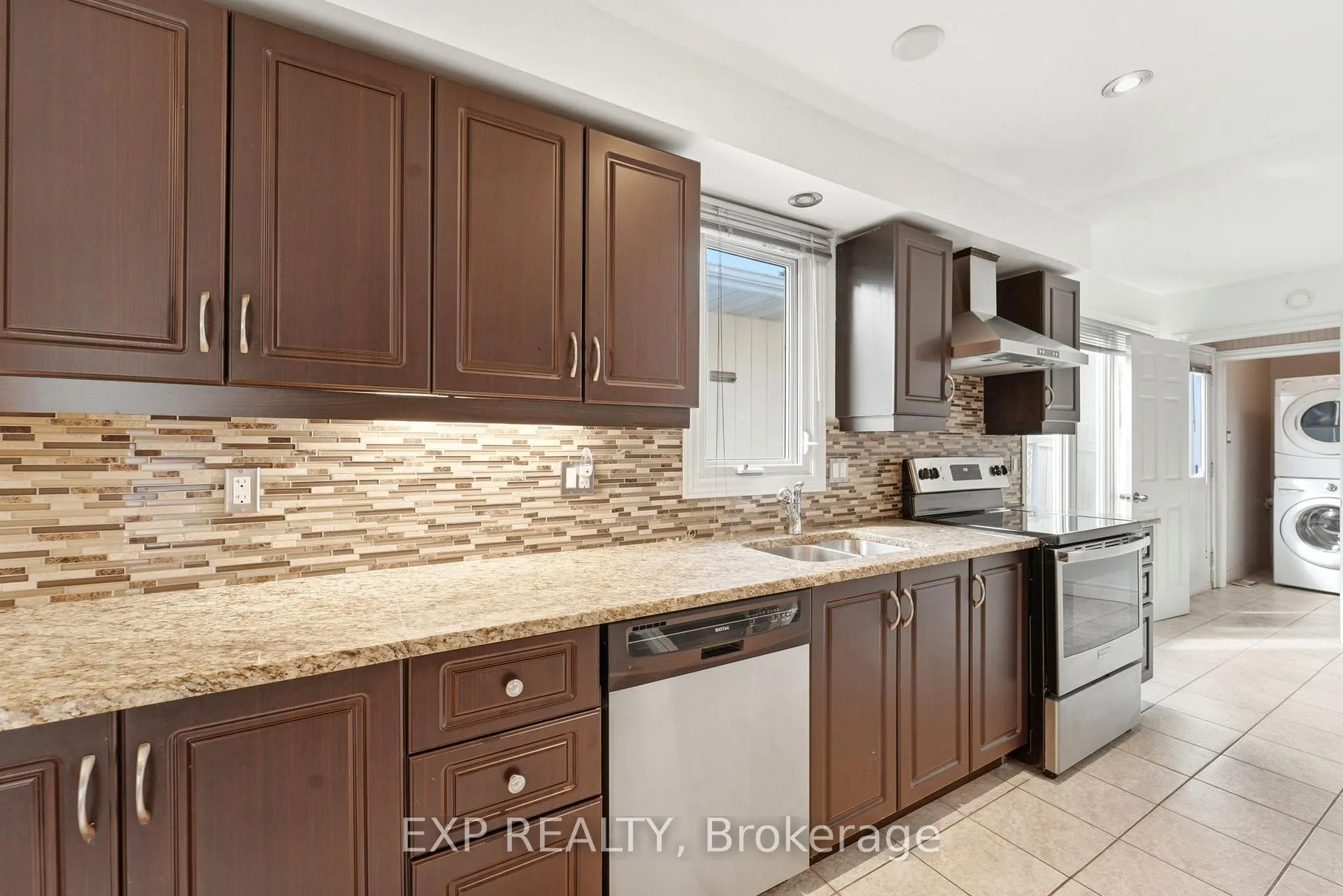 Photo 12 of 956 Gold Crescent, Ottawa, Queensway Terrace North — HOMEH