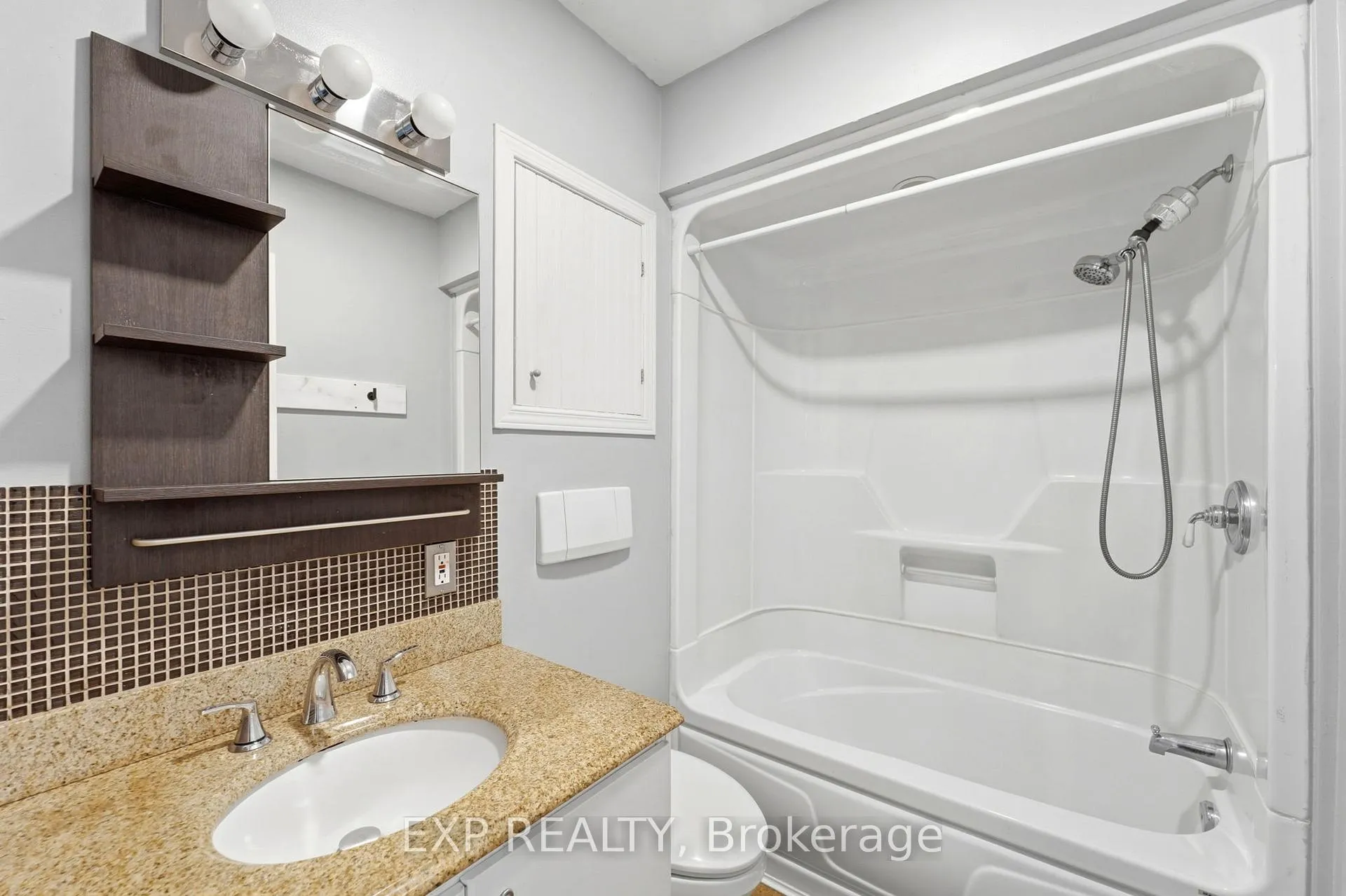 Photo 15 of 956 Gold Crescent, Ottawa, Queensway Terrace North — HOMEH