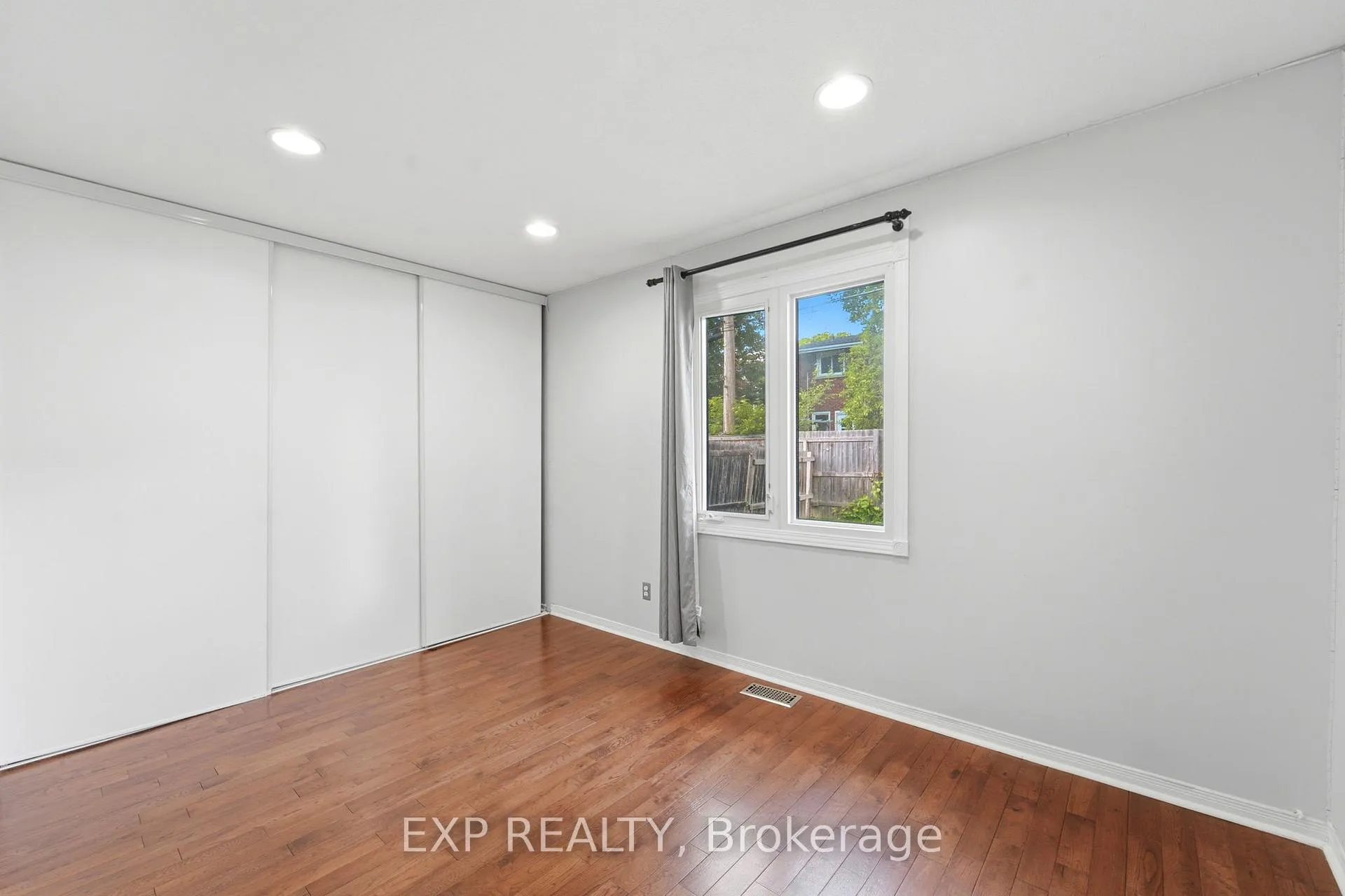 Photo 18 of 956 Gold Crescent, Ottawa, Queensway Terrace North — HOMEH