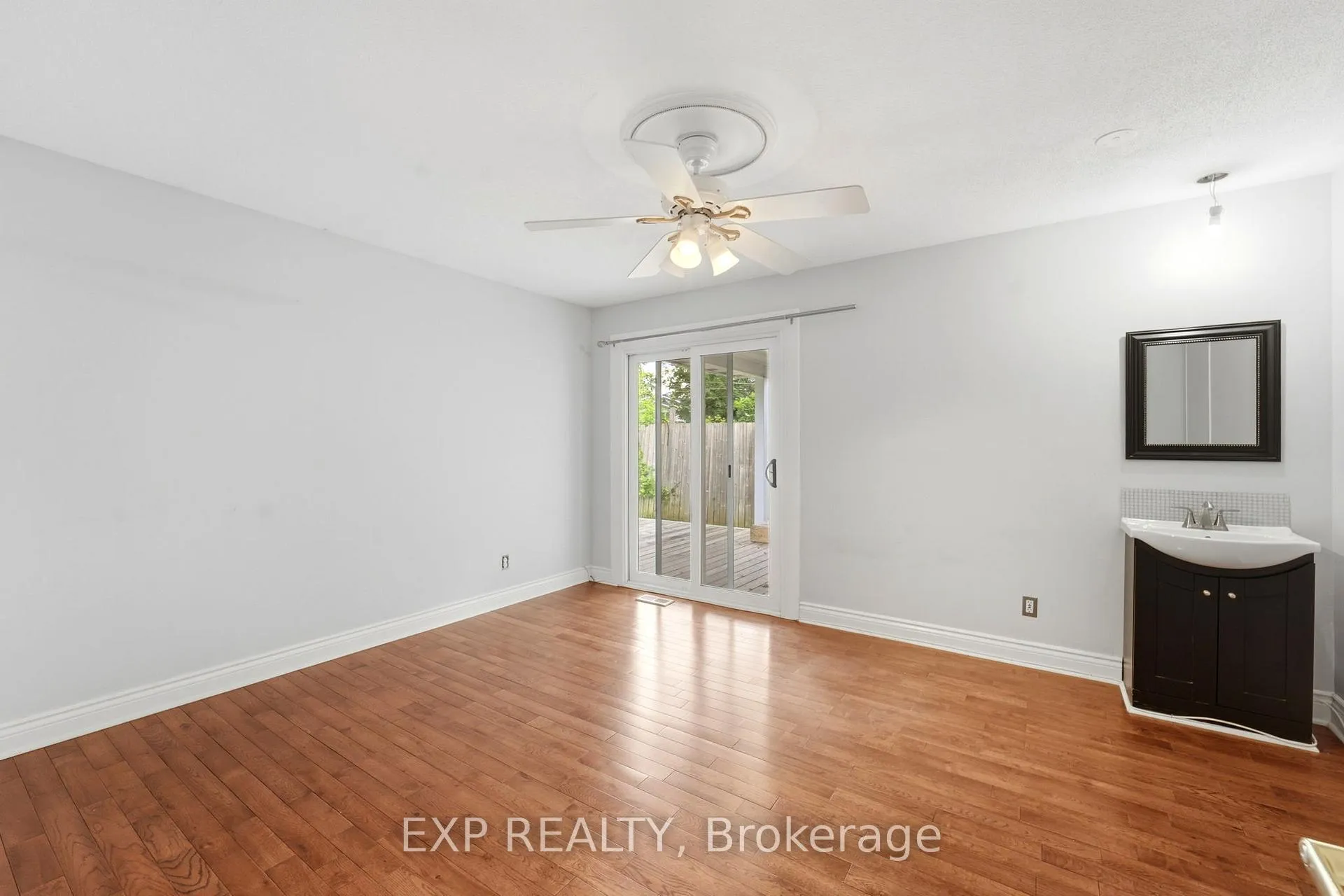 Photo 20 of 956 Gold Crescent, Ottawa, Queensway Terrace North — HOMEH