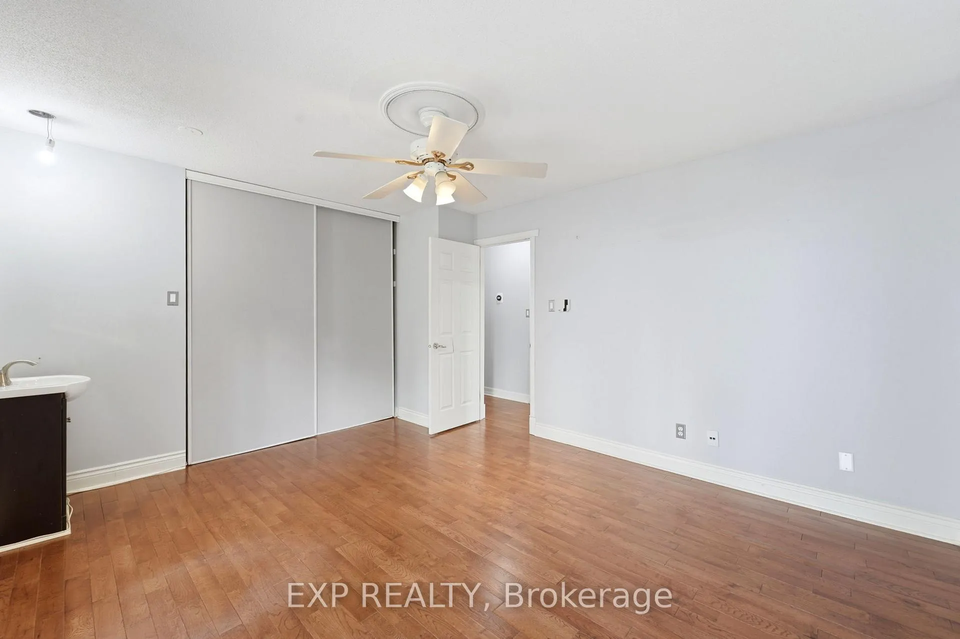 Photo 21 of 956 Gold Crescent, Ottawa, Queensway Terrace North — HOMEH