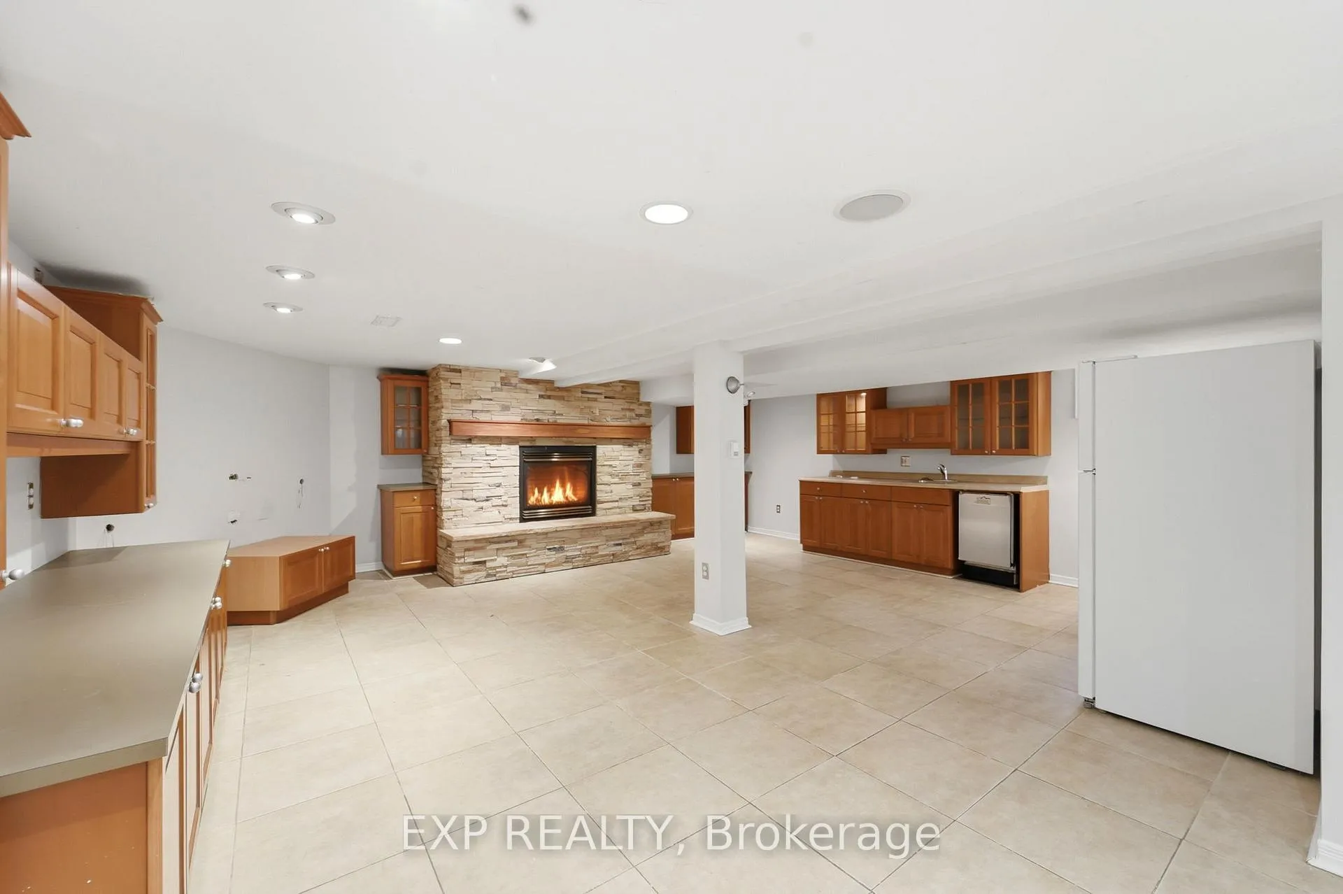 Photo 24 of 956 Gold Crescent, Ottawa, Queensway Terrace North — HOMEH