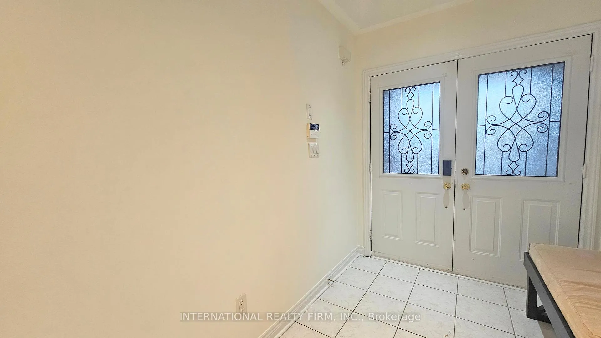 Photo 2 of 195 Warwick Crescent, Newmarket, Summerhill Estates — HOMEH
